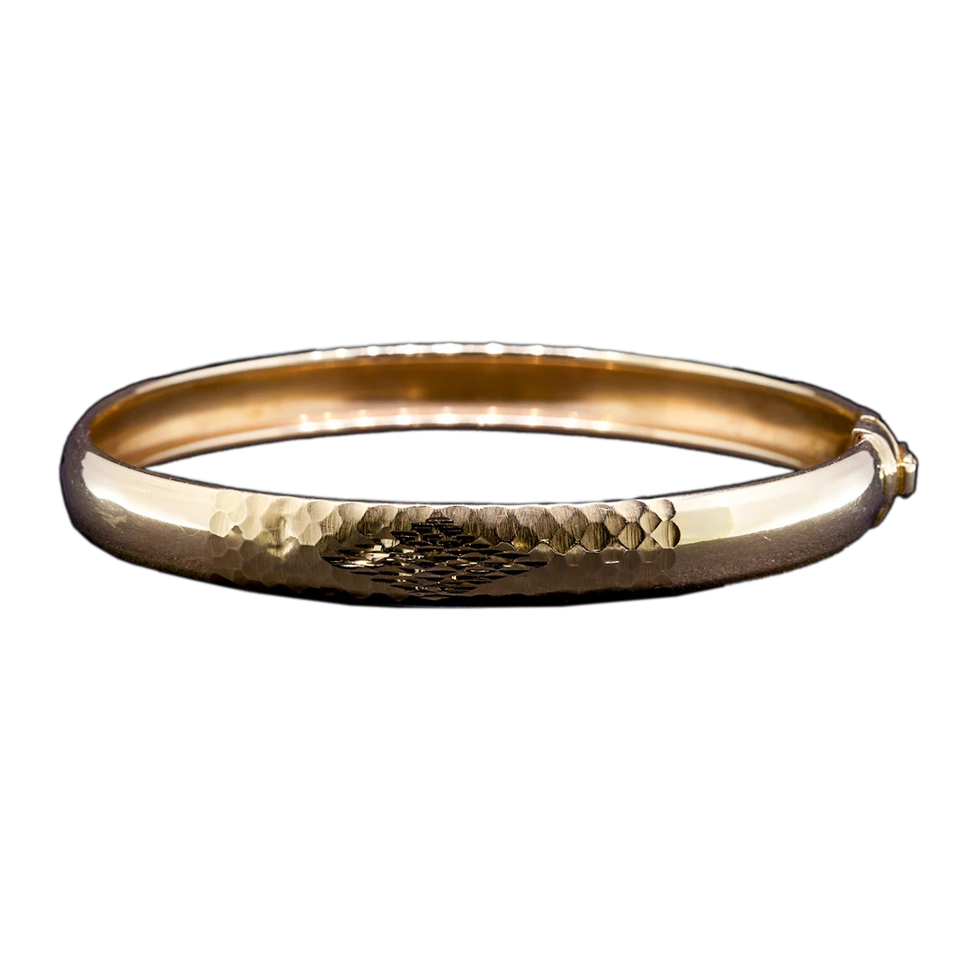 Gold hammered bracelet, Hungary after 2006