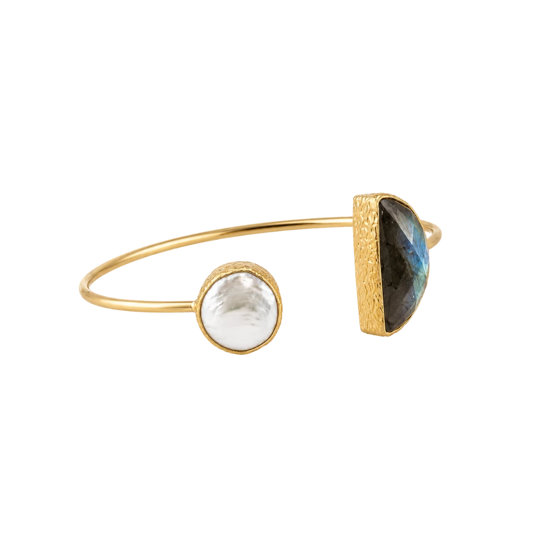 Gilded bronze bracelet with a pearl and lapis lazuli