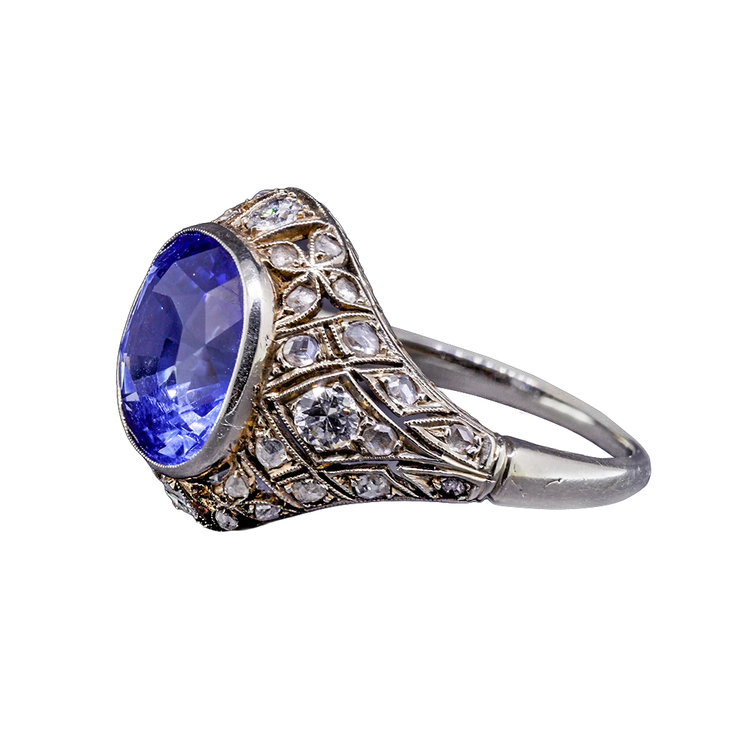 Złoty pierścionek Art Deco z szafirem syntetycznym ok. 8 ct i diamentami