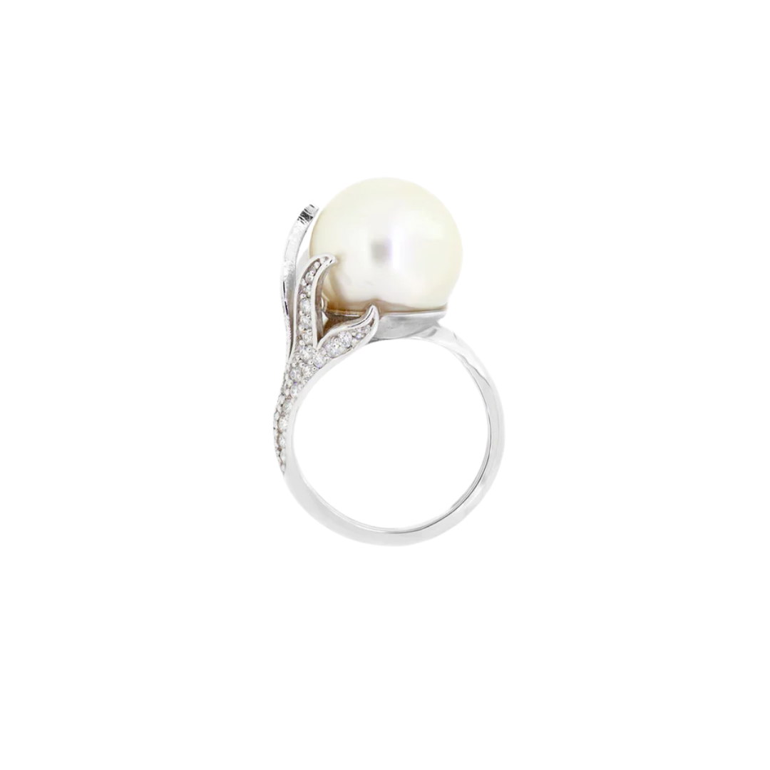 Złoty pierścionek Seafood z perłą słonowodną South Sea i brylantami
