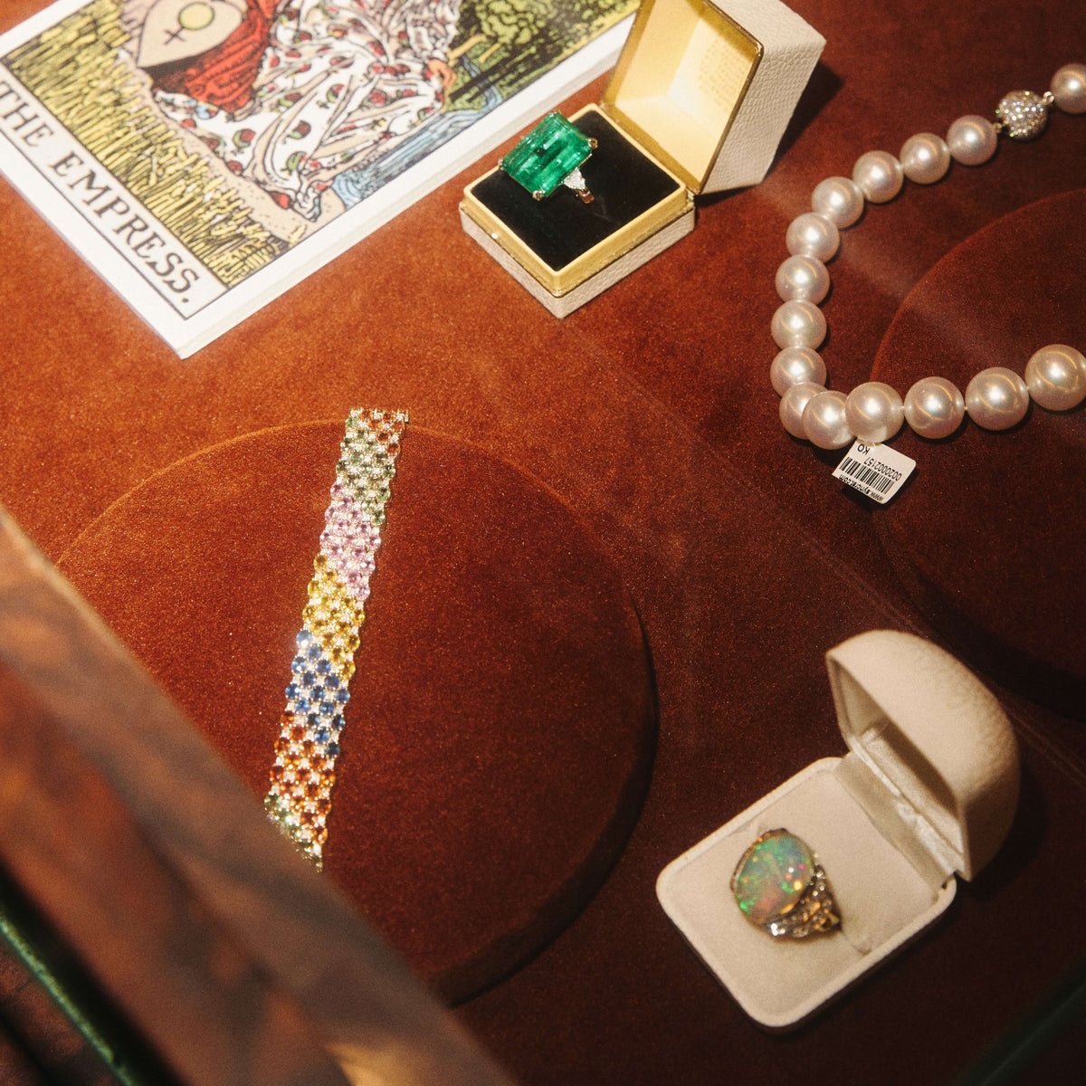 Gold bracelet with colorful sapphires and diamonds