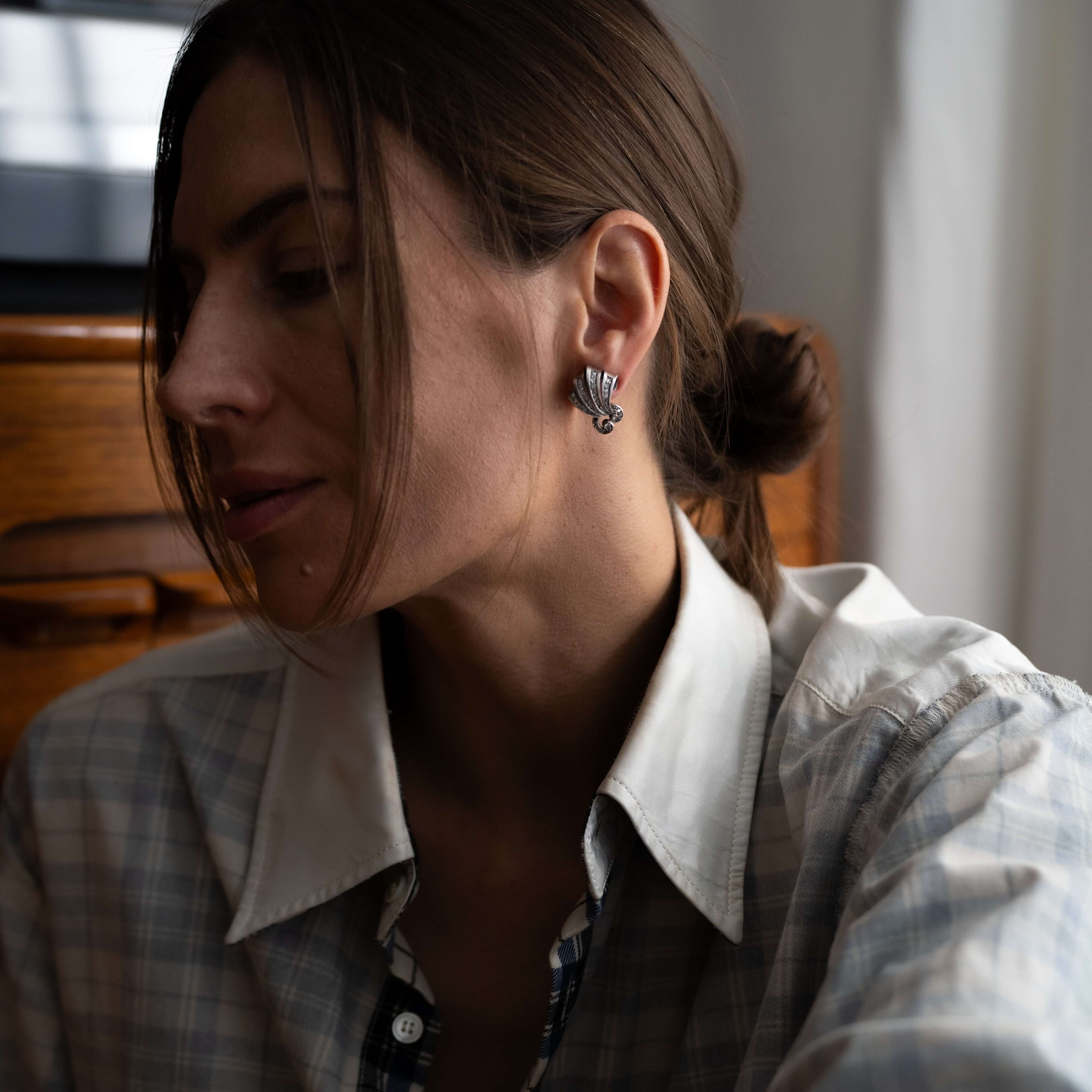 Złoto - srebrne klipsy Retro w kształcie muszli z diamentami 0.76 ct