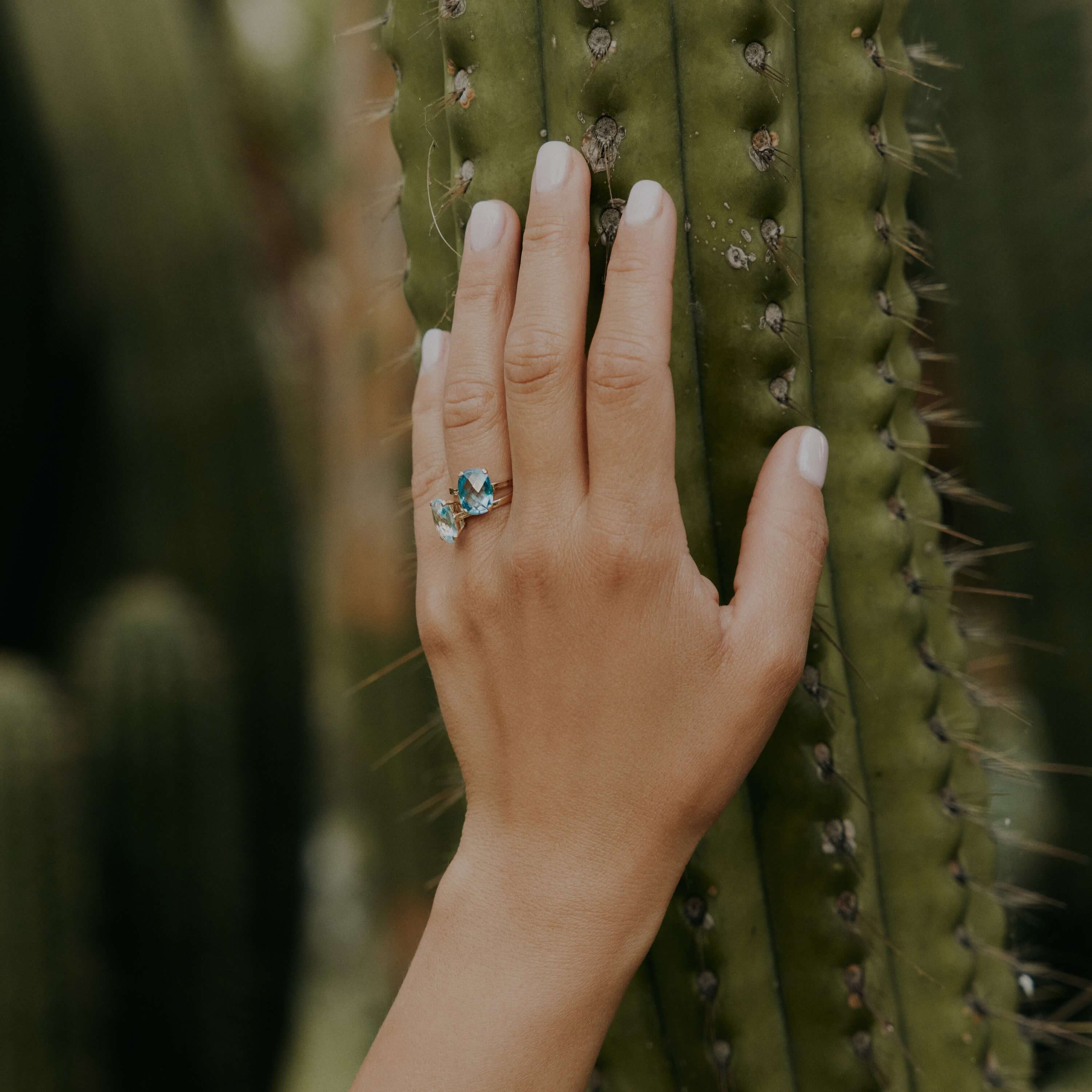 Złoty pierścionek Dolce Vita Mini z topazem Swiss Blue