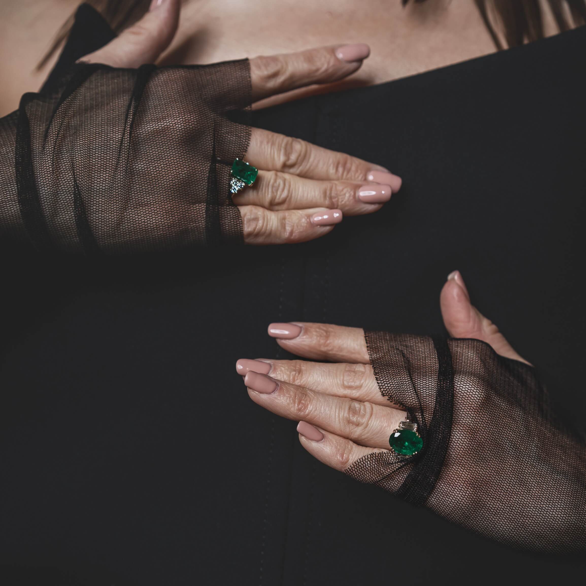 Gold ring with Colombian emerald 2.54 ct and diamonds