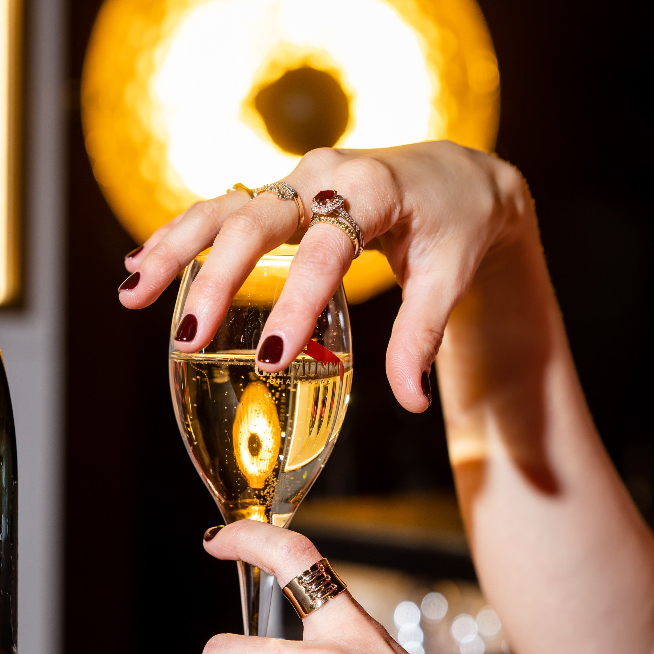 Gold ring with a brown Cushion cut diamond and brilliant cut diamonds