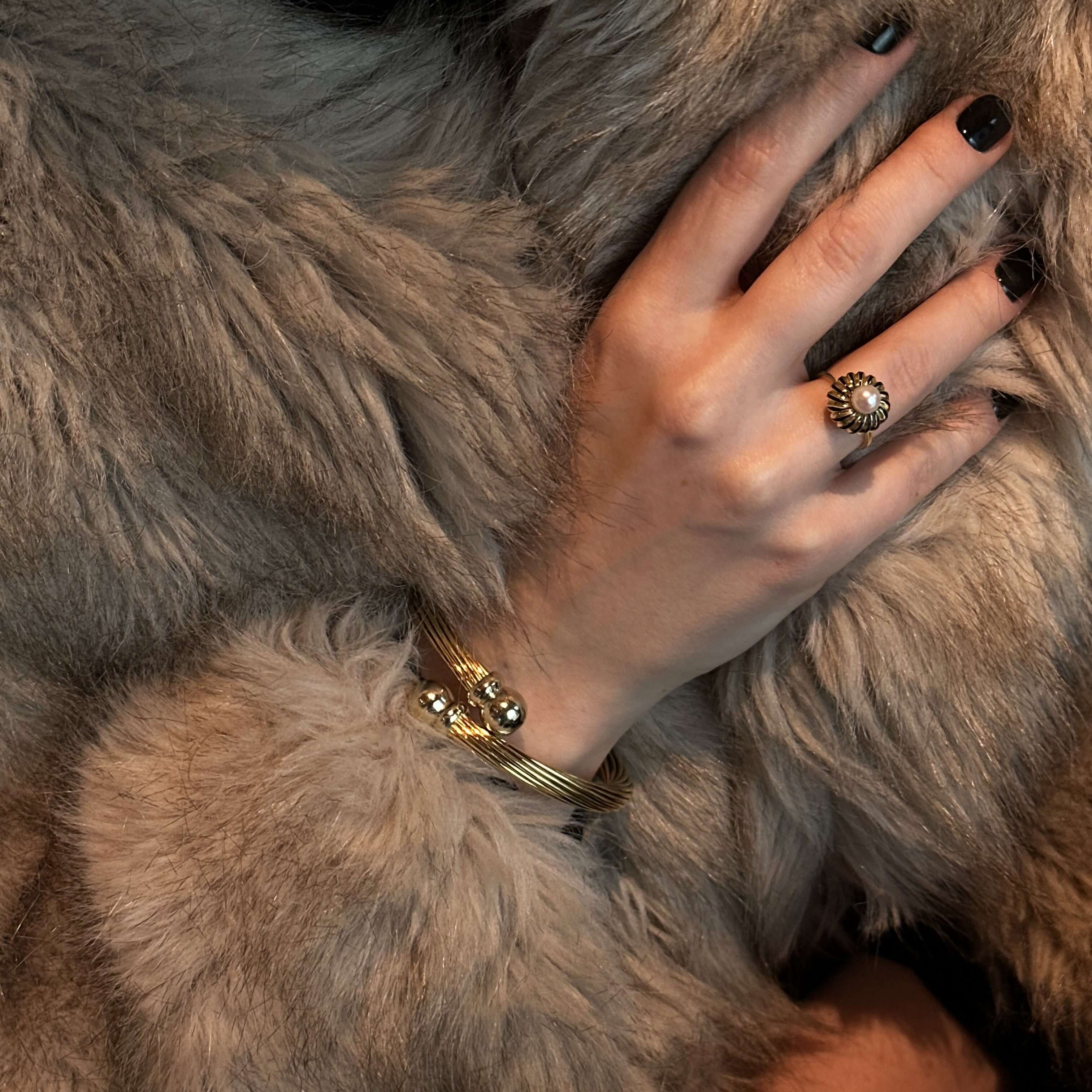 Gold twisted, rigid bracelet, Vintage, Italy