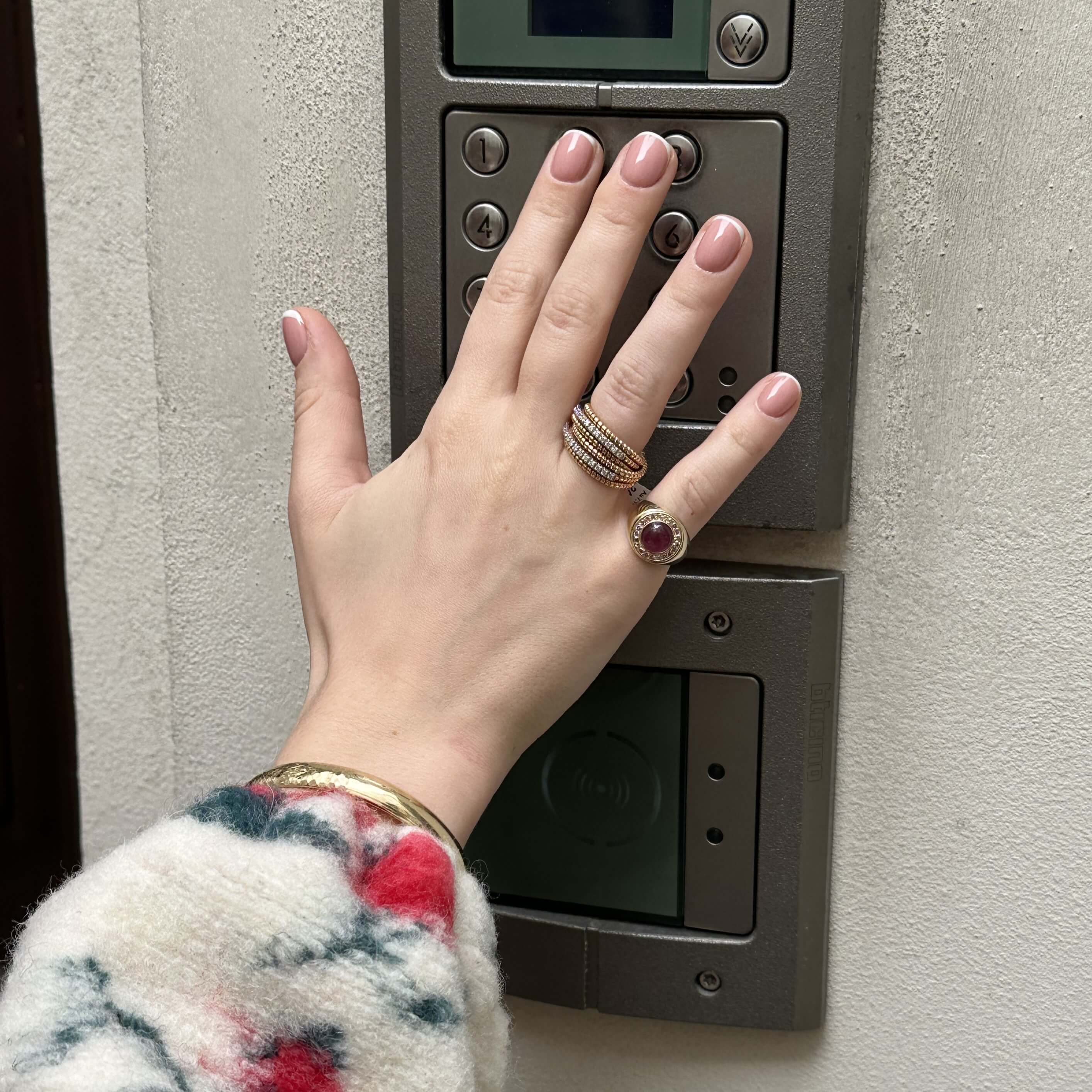 Gold signet ring with tourmaline and pink diamonds