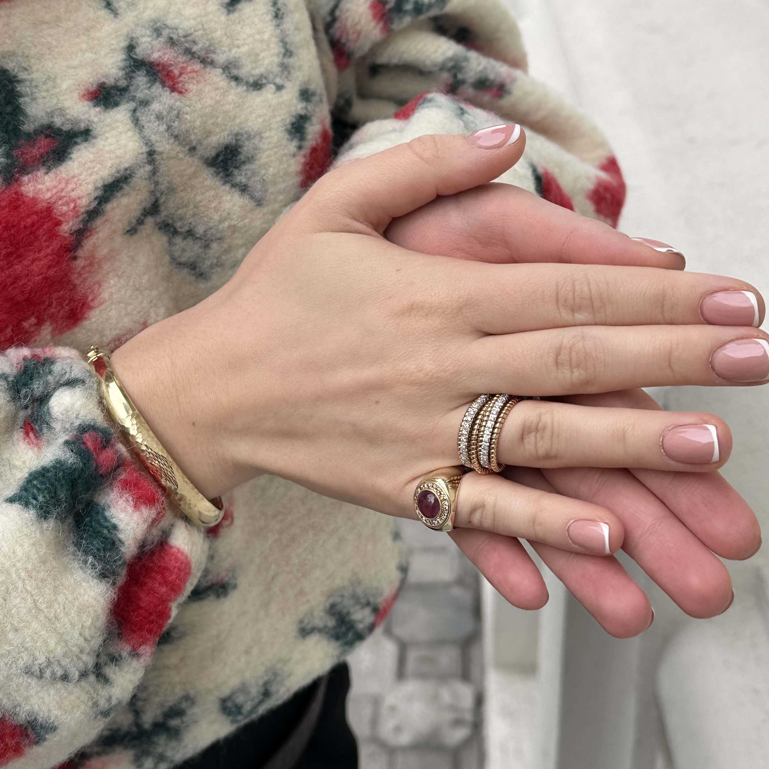 Złoty pierścionek sygnet z turmalinem i różowymi diamentami