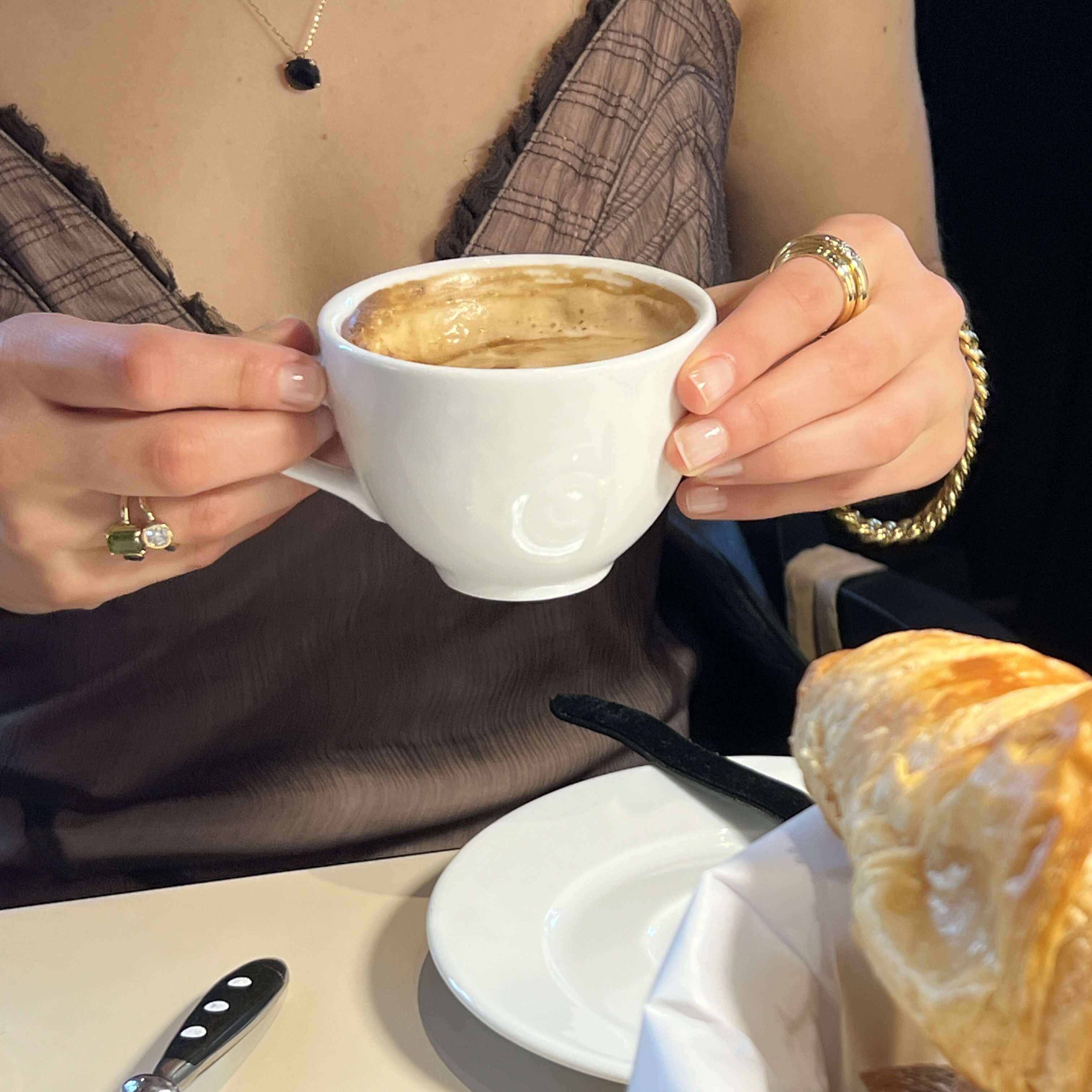 Gold ring with 0.50 ct brilliant in bezel setting