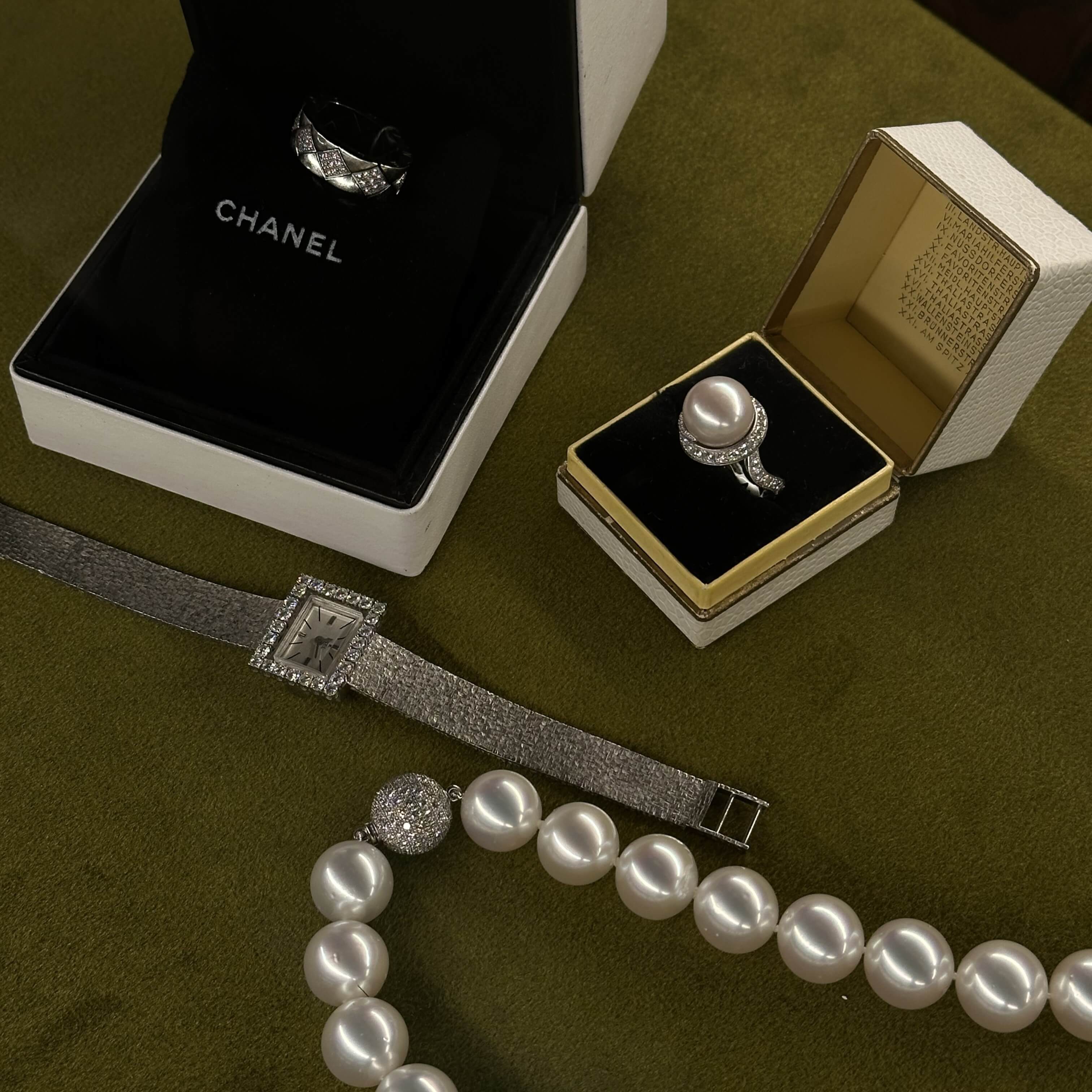 Yellow gold ring with a South Sea pearl and diamonds, Breguet