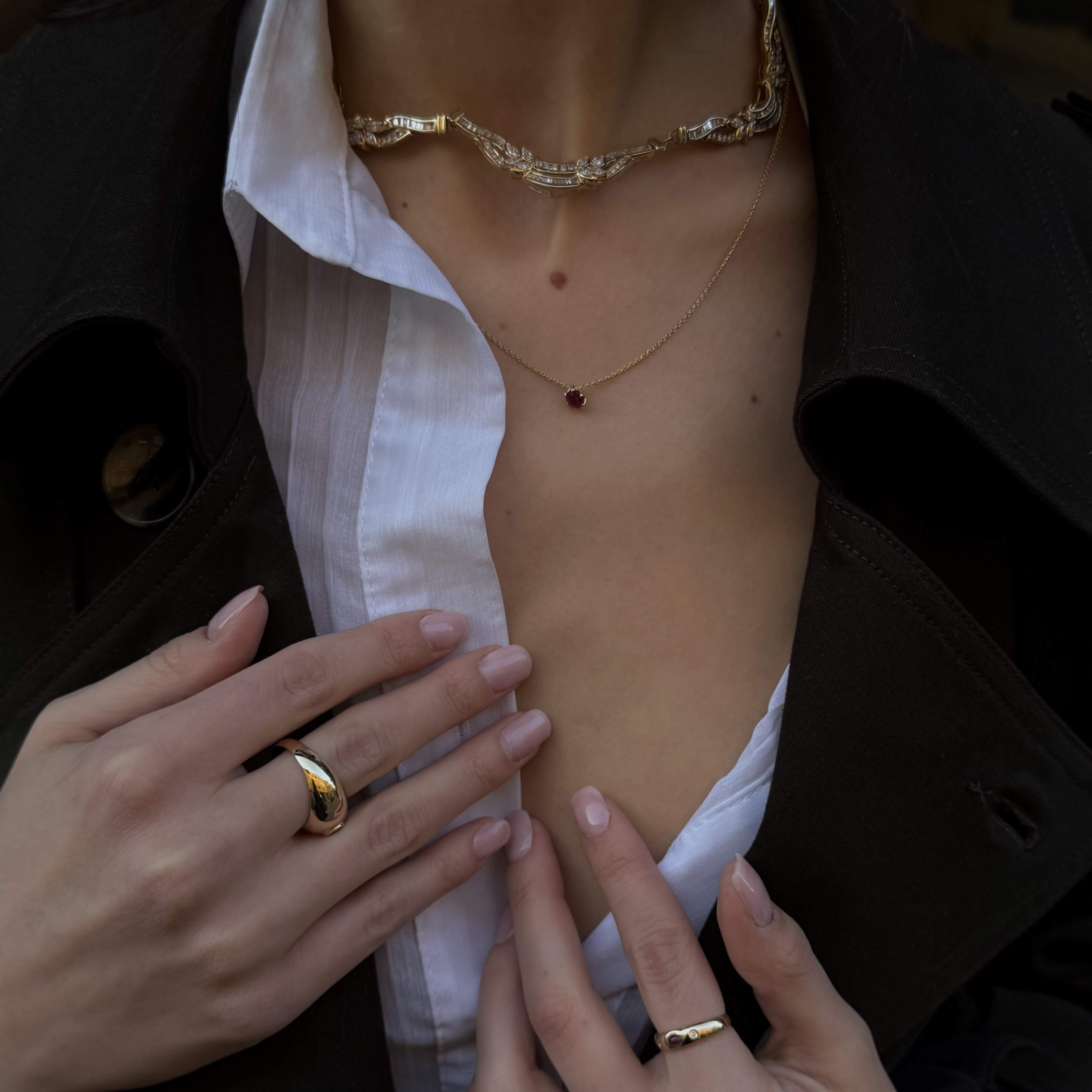 Golden Syncret Classy necklace with ruby