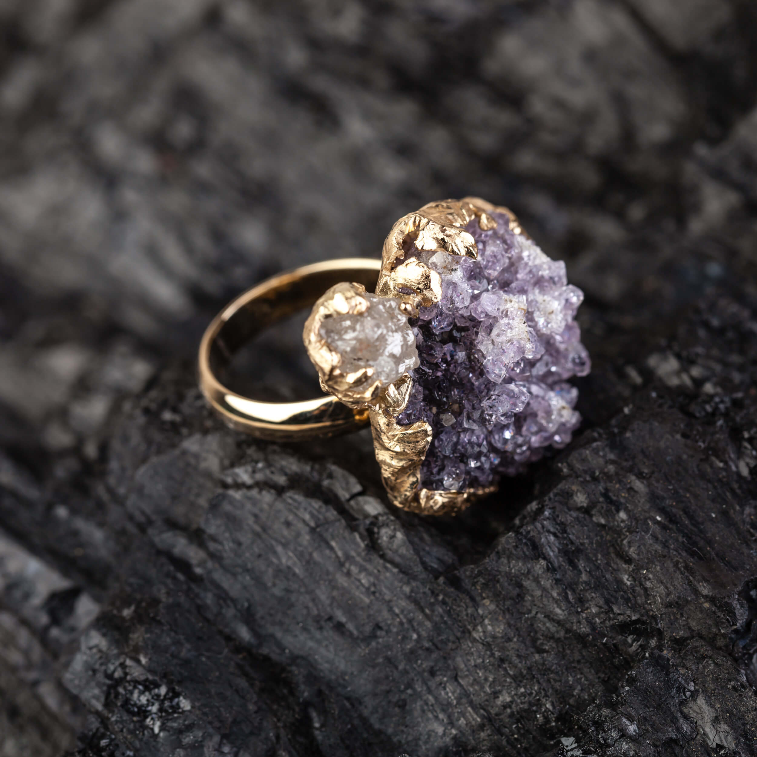 Gold ring with raw amethyst and raw diamond