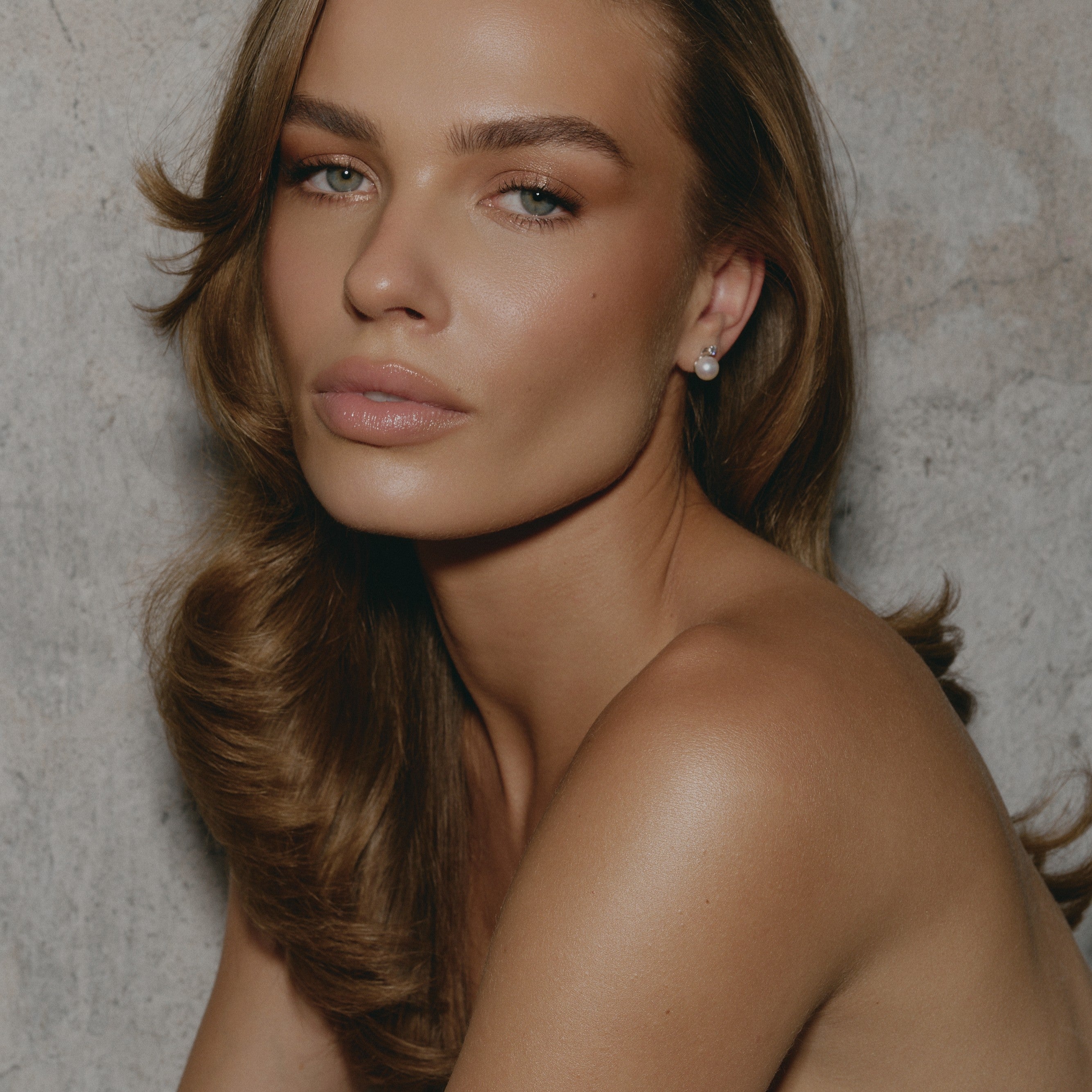 Złote kolczyki z perłami i diamentami