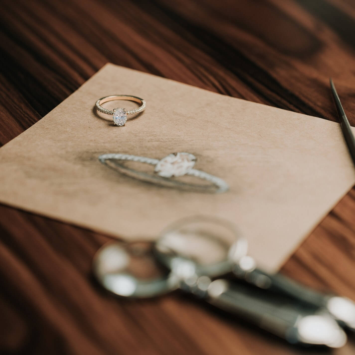 Złoty pierścionek z diamentem w szlifie owalnym 0.70 ct, GIA