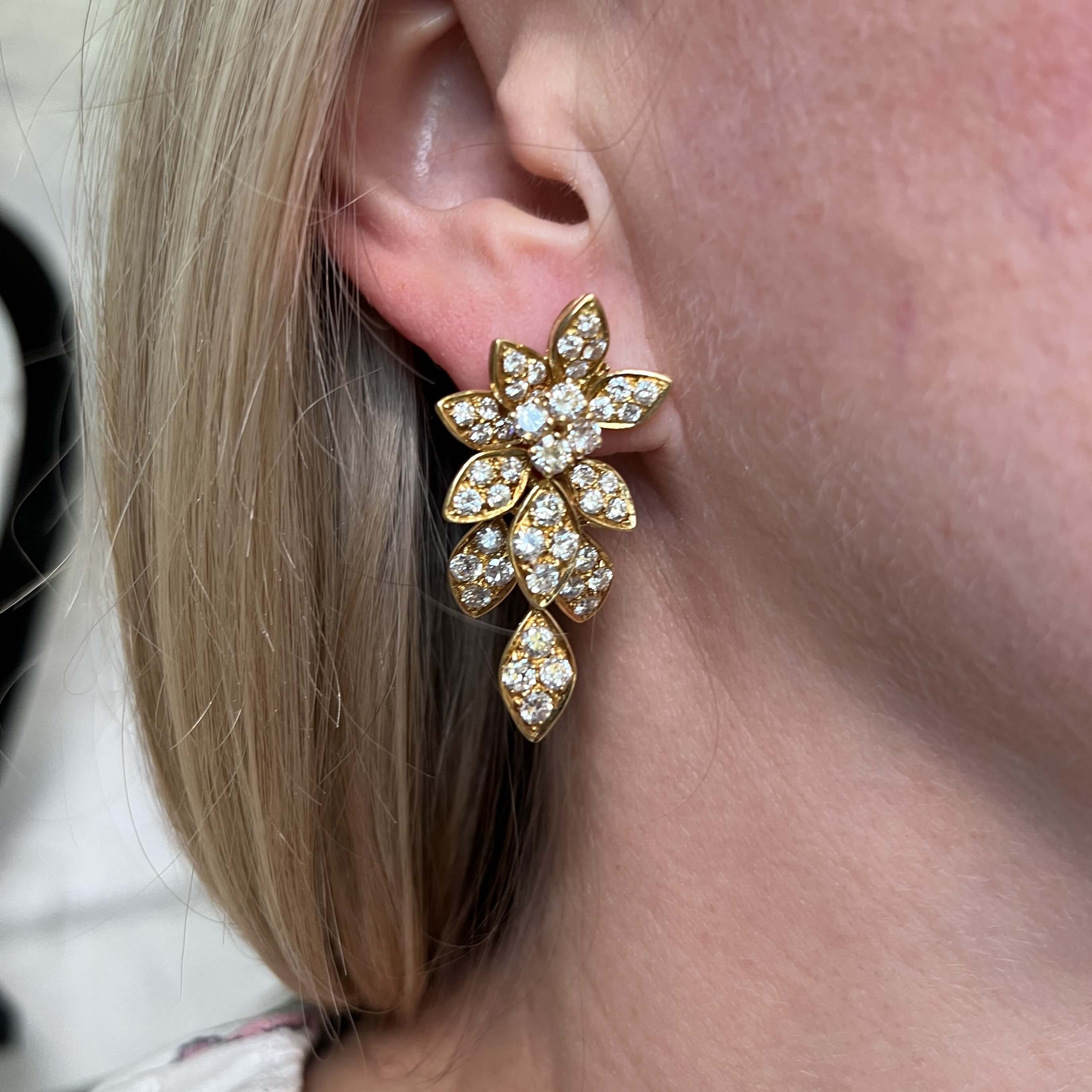 Diamond floral earrings 6.40 ct in yellow gold