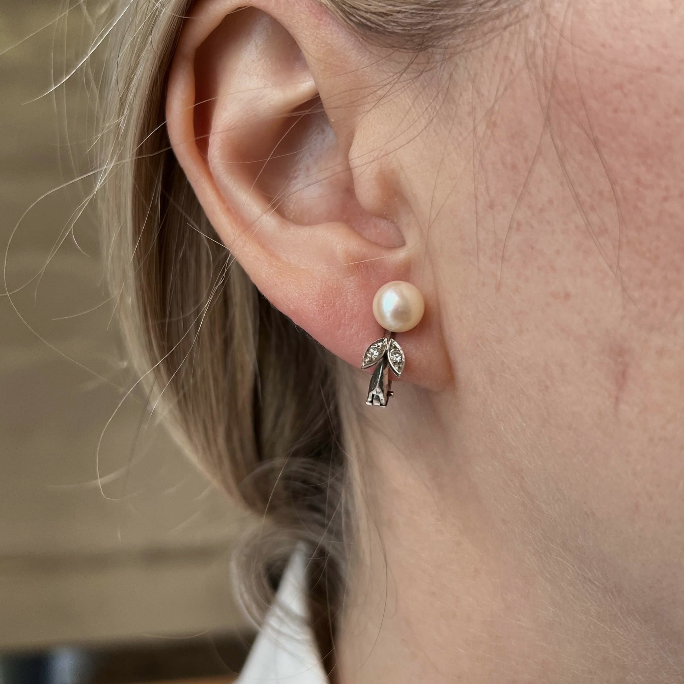 Gold clip-on earrings with Akoya pearls and diamonds, 2nd half of 20th century, Paris