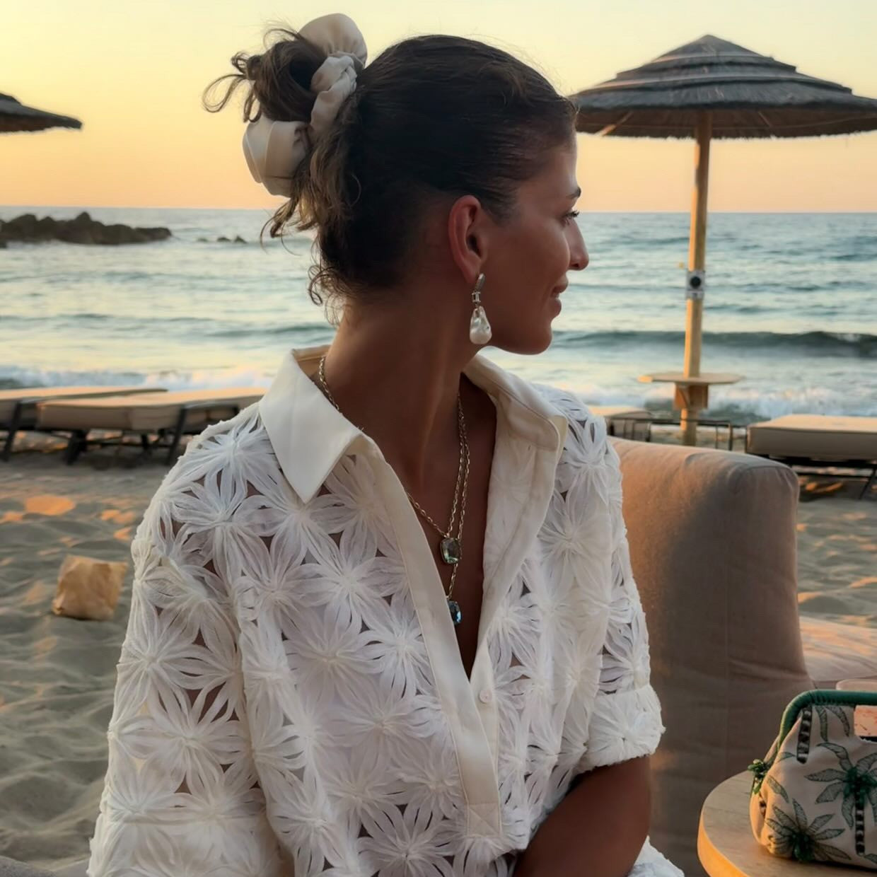 Złote kolczyki z dużą perłą barokową kometową, akwamarynem i iolitem - Seafood