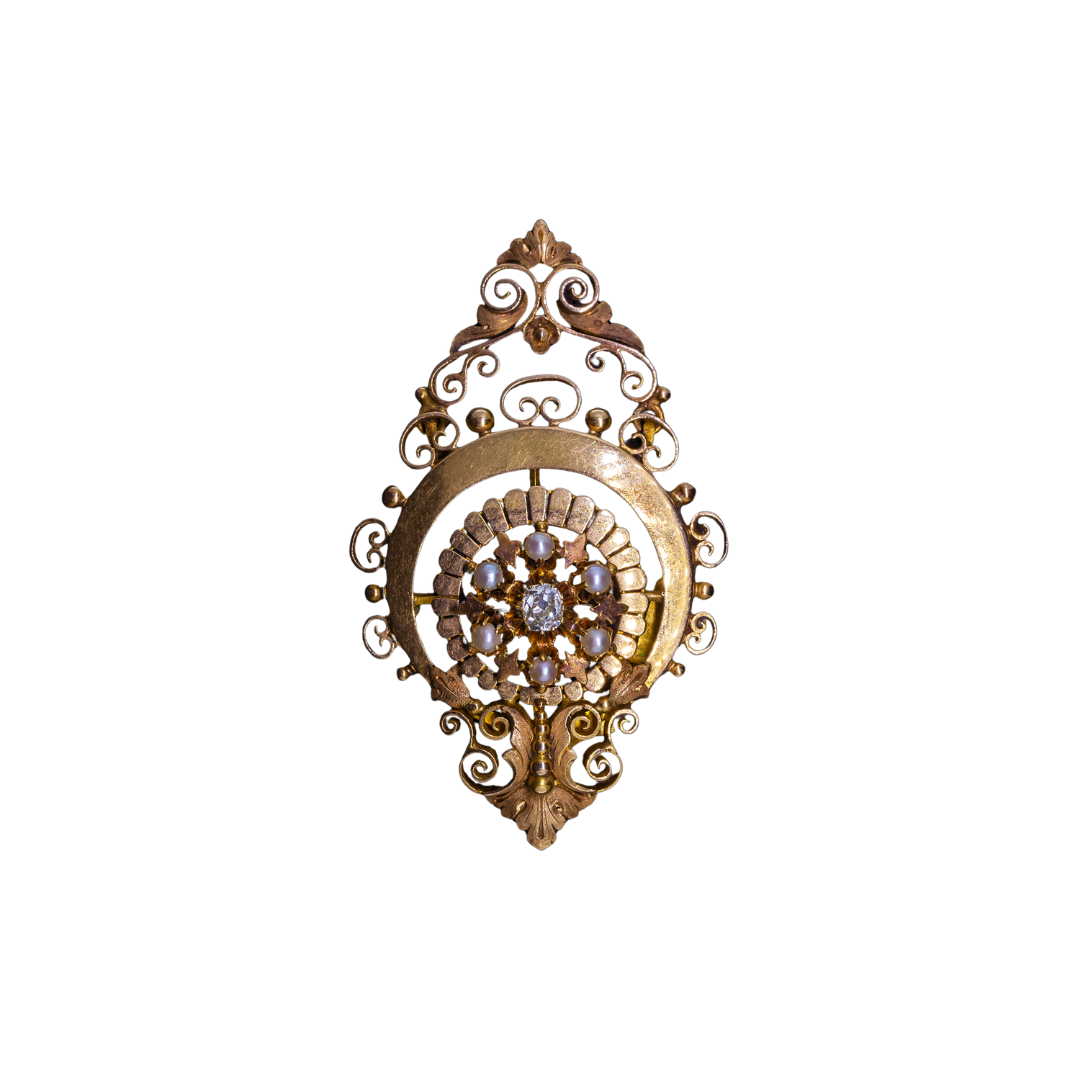Gold pendant with an old cut diamond and pearls from the 19th century