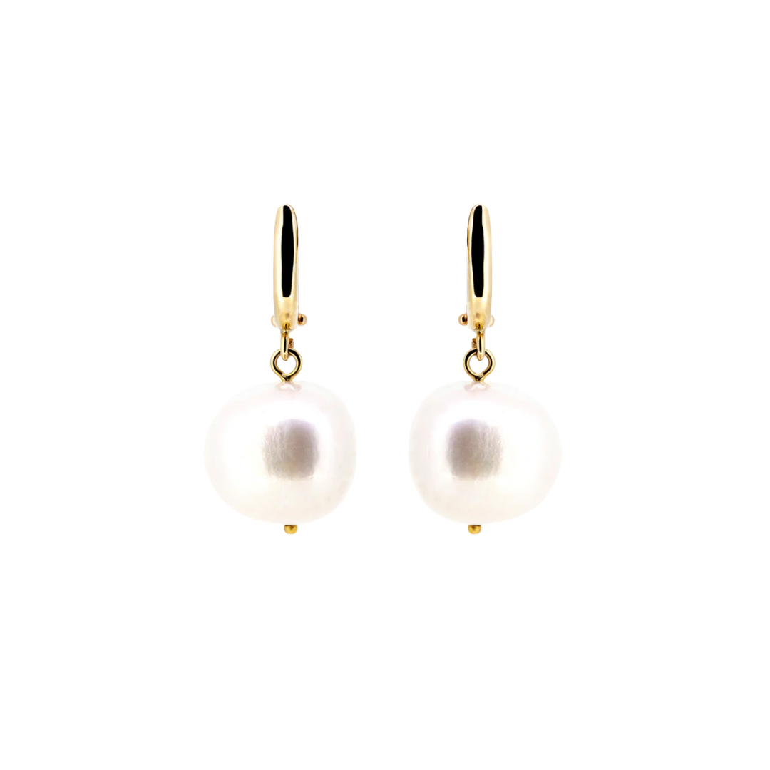 Gold dangling earrings with pearls