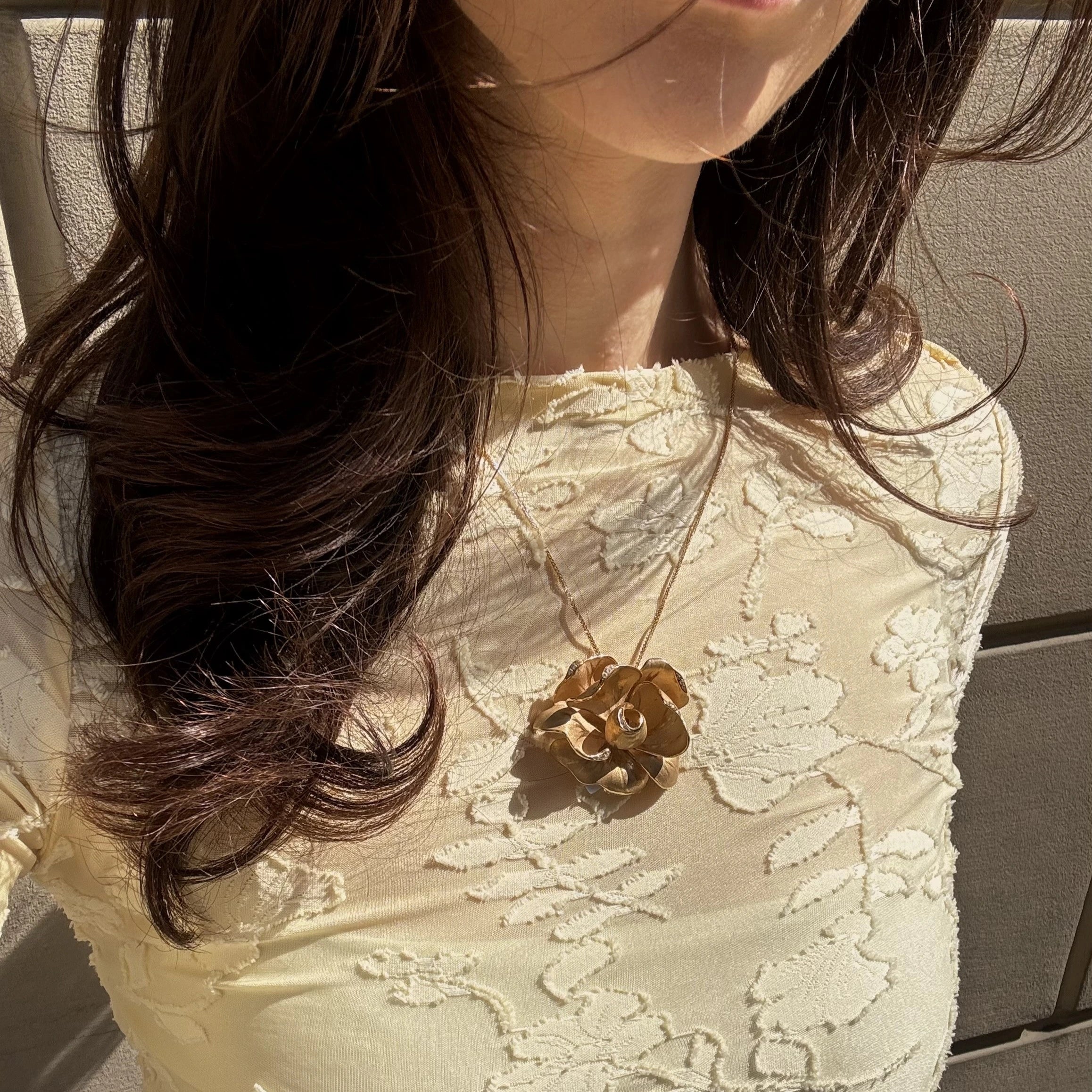 Złoty broszowisior kwiat z diamentami CAMILLI Firenze, Włochy