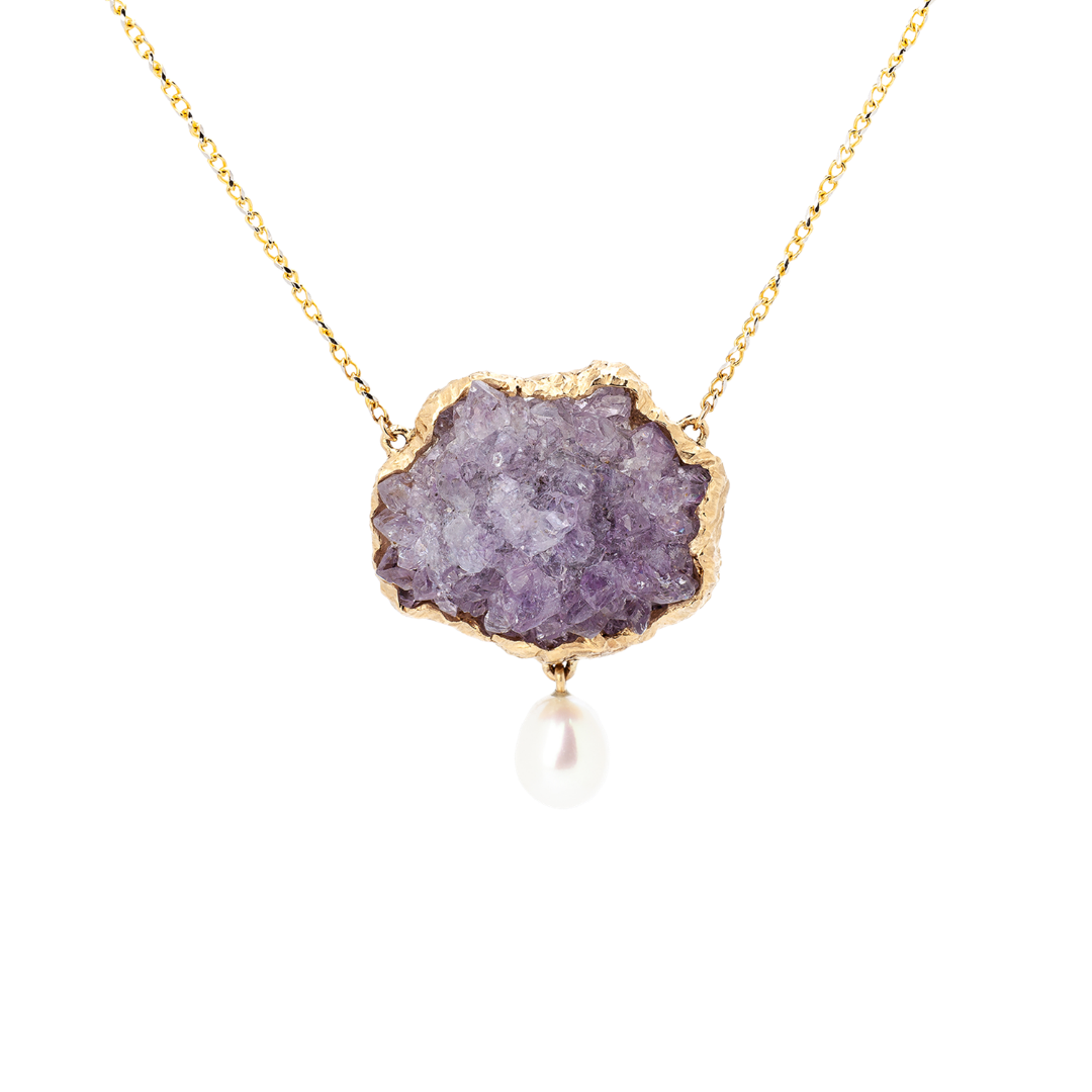 Golden necklace with raw amethyst and white pearl