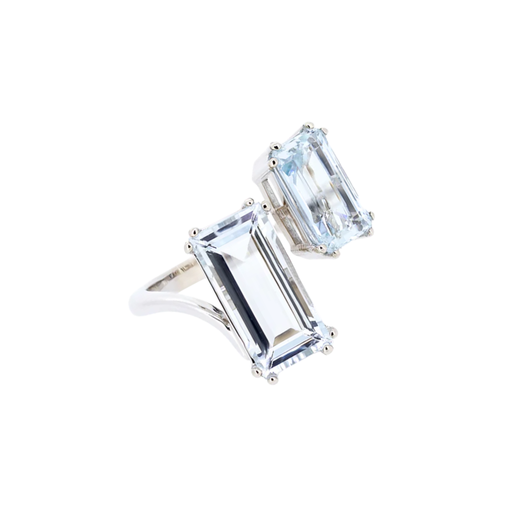 Gold ring with aquamarines in an open composition