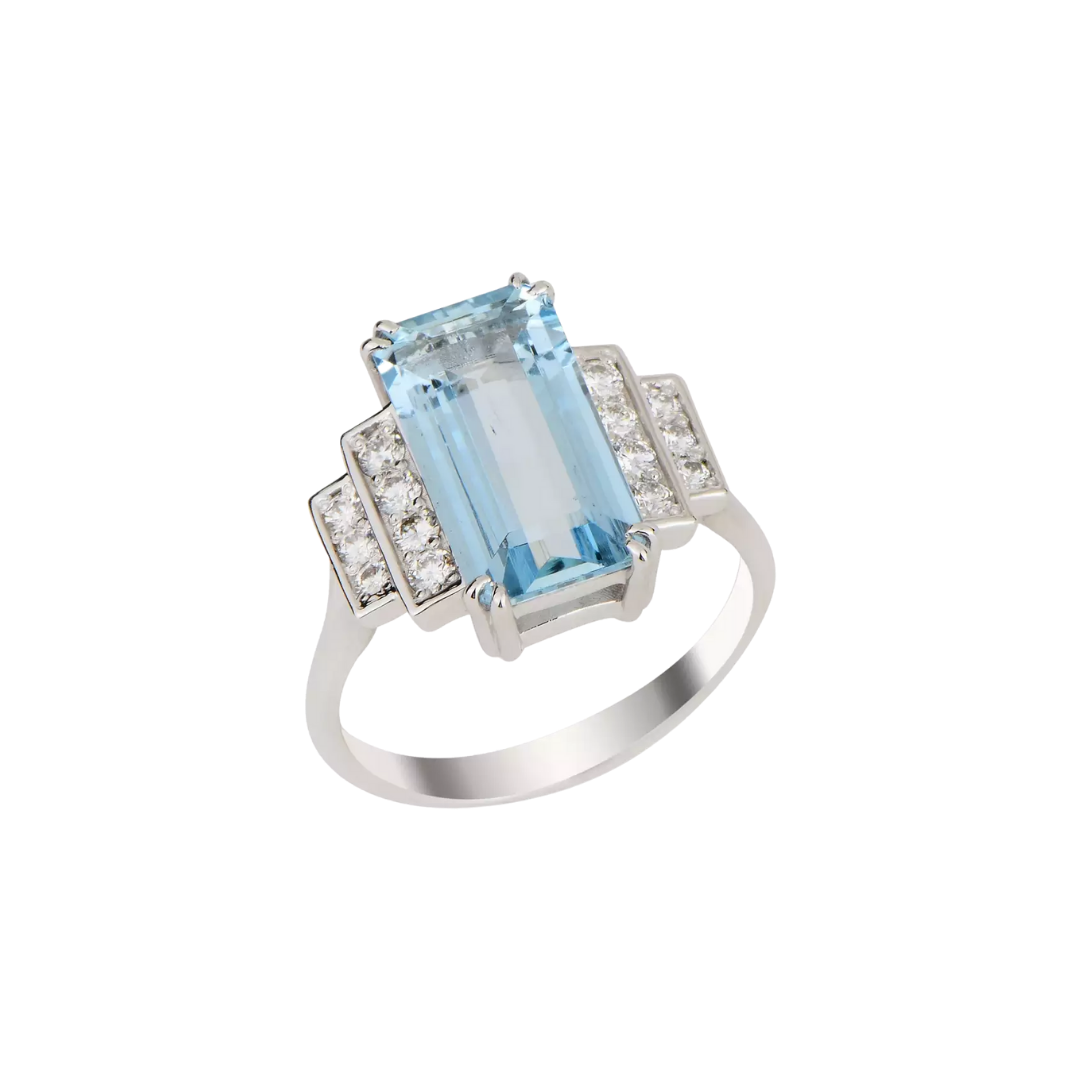 Gold ring with a 3 ct aquamarine and diamonds