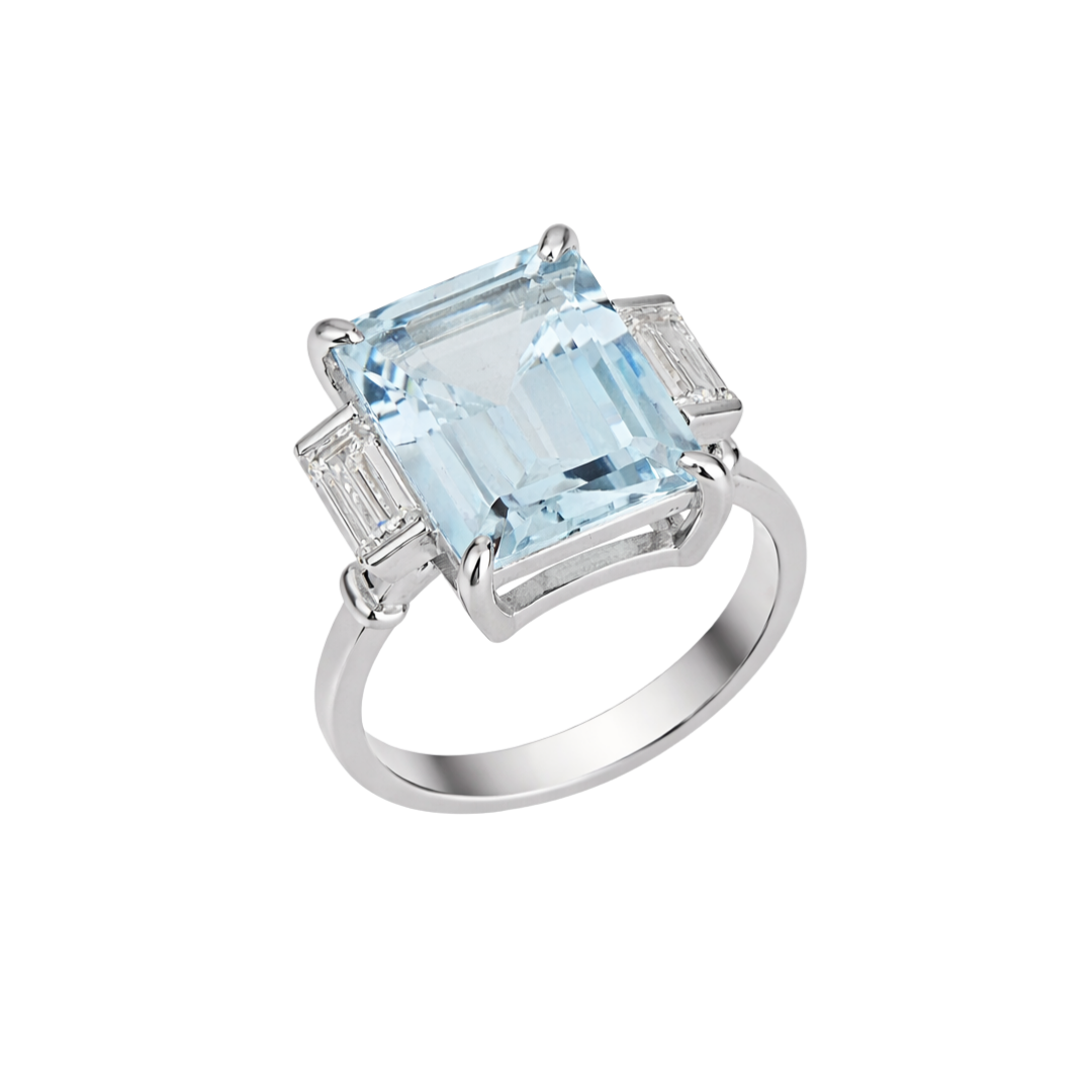 Gold ring with aquamarine 6.70 ct and diamonds