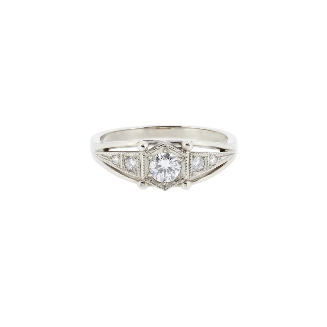 Retro-style gold ring with diamonds