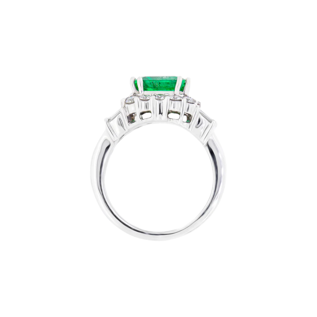 Gold ring with 2.50 ct Zambian emerald and diamonds