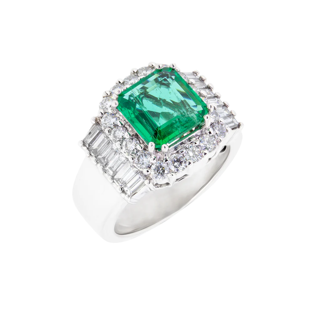 Gold ring with 2.50 ct Zambian emerald and diamonds