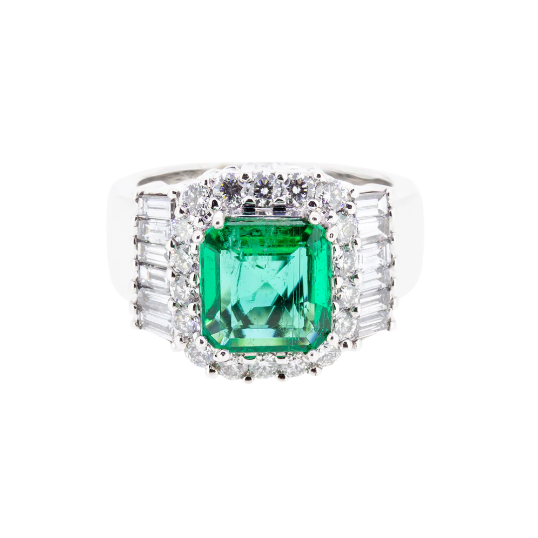 Gold ring with 2.50 ct Zambian emerald and diamonds