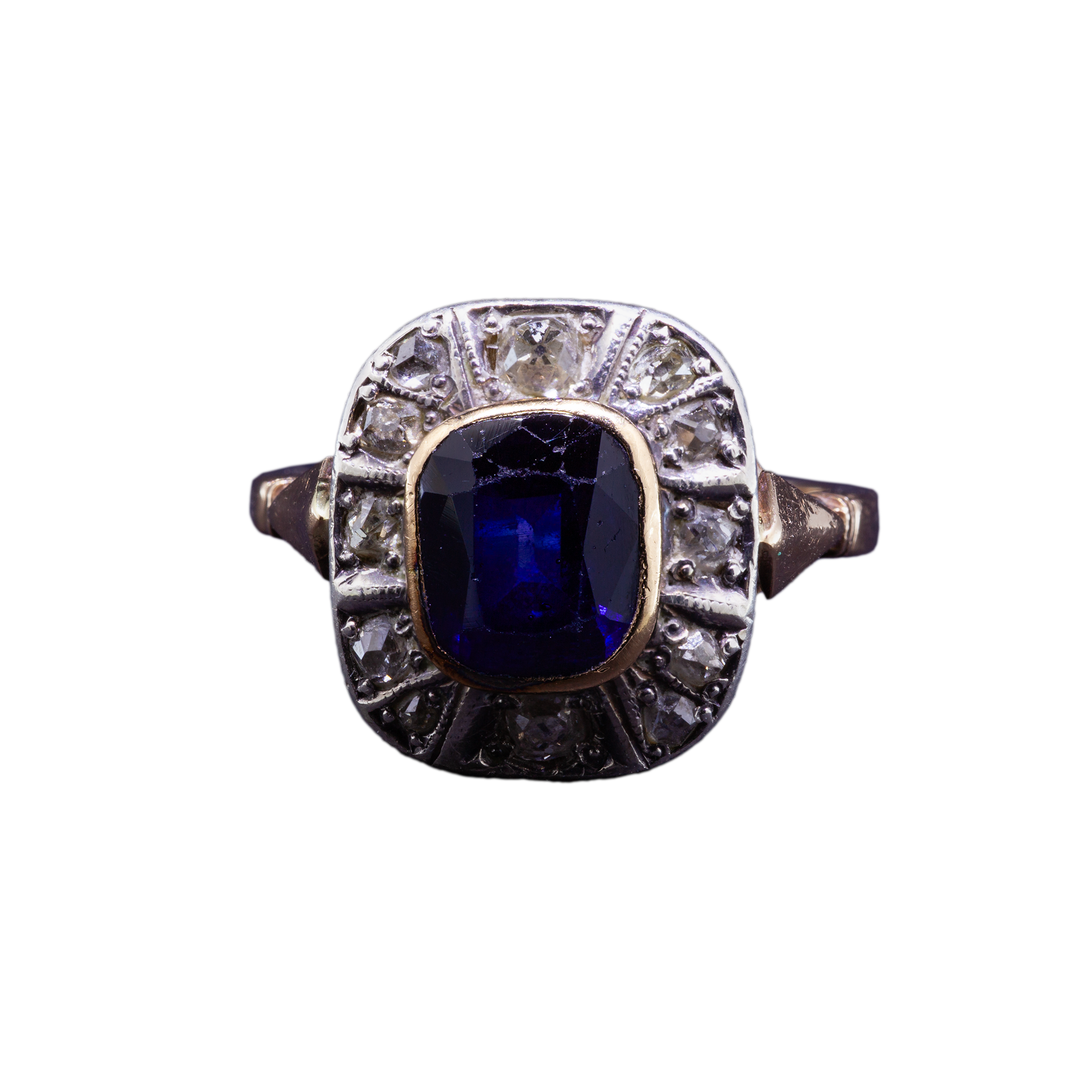 Gold ring with sapphire and diamonds, 1st half of the 20th century