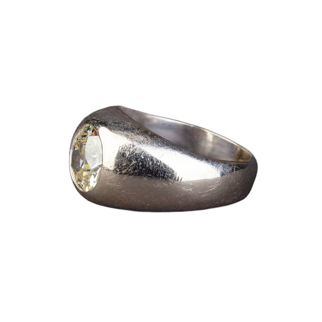 Gold signet ring with an old cut diamond 2.13 ct, Vintage