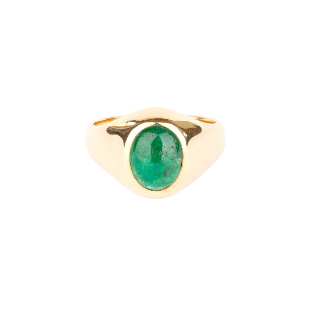 Gold signet ring with a 2.80 ct emerald in cabochon cut