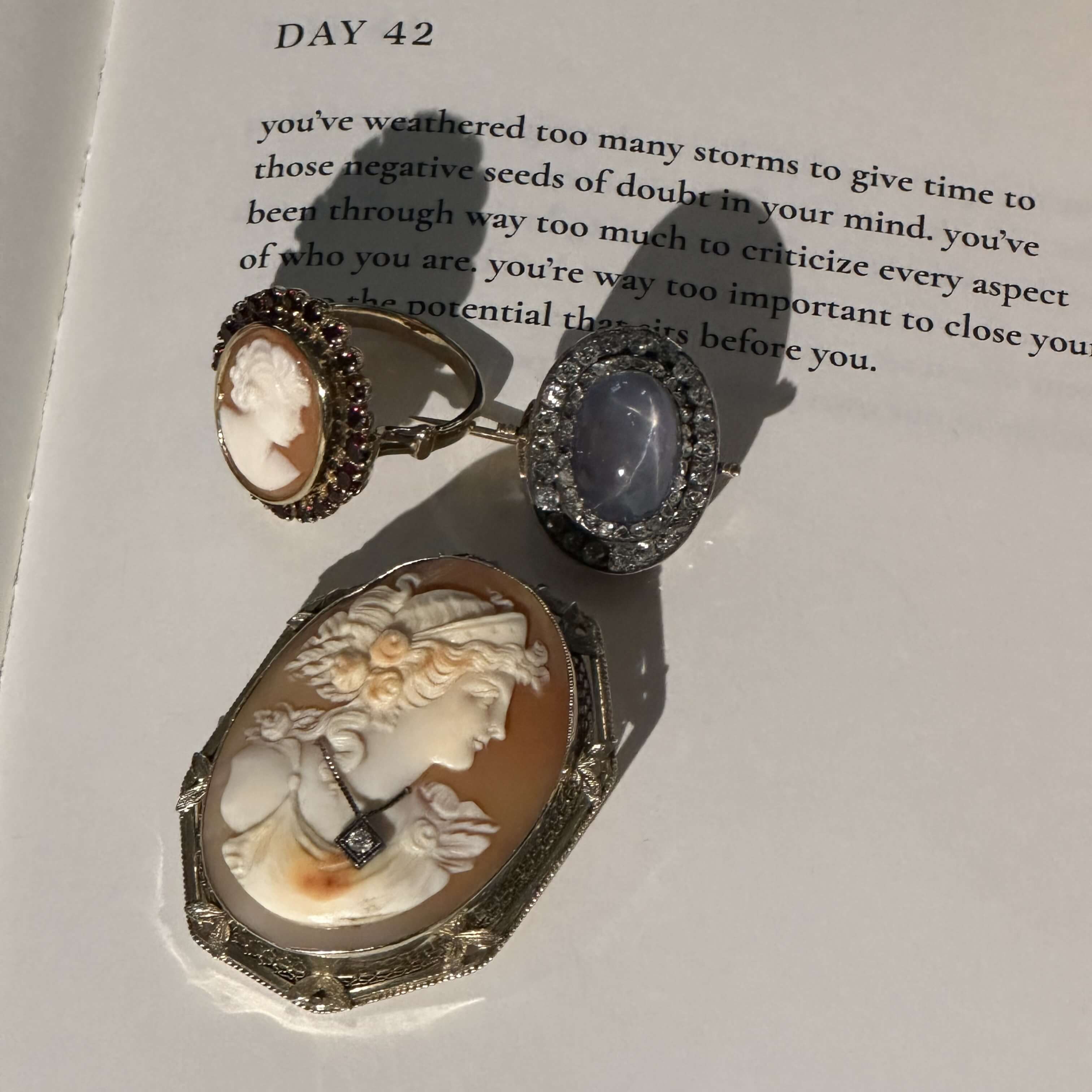 Gold cameo pendant-brooch with a brilliant-cut diamond, 1920s