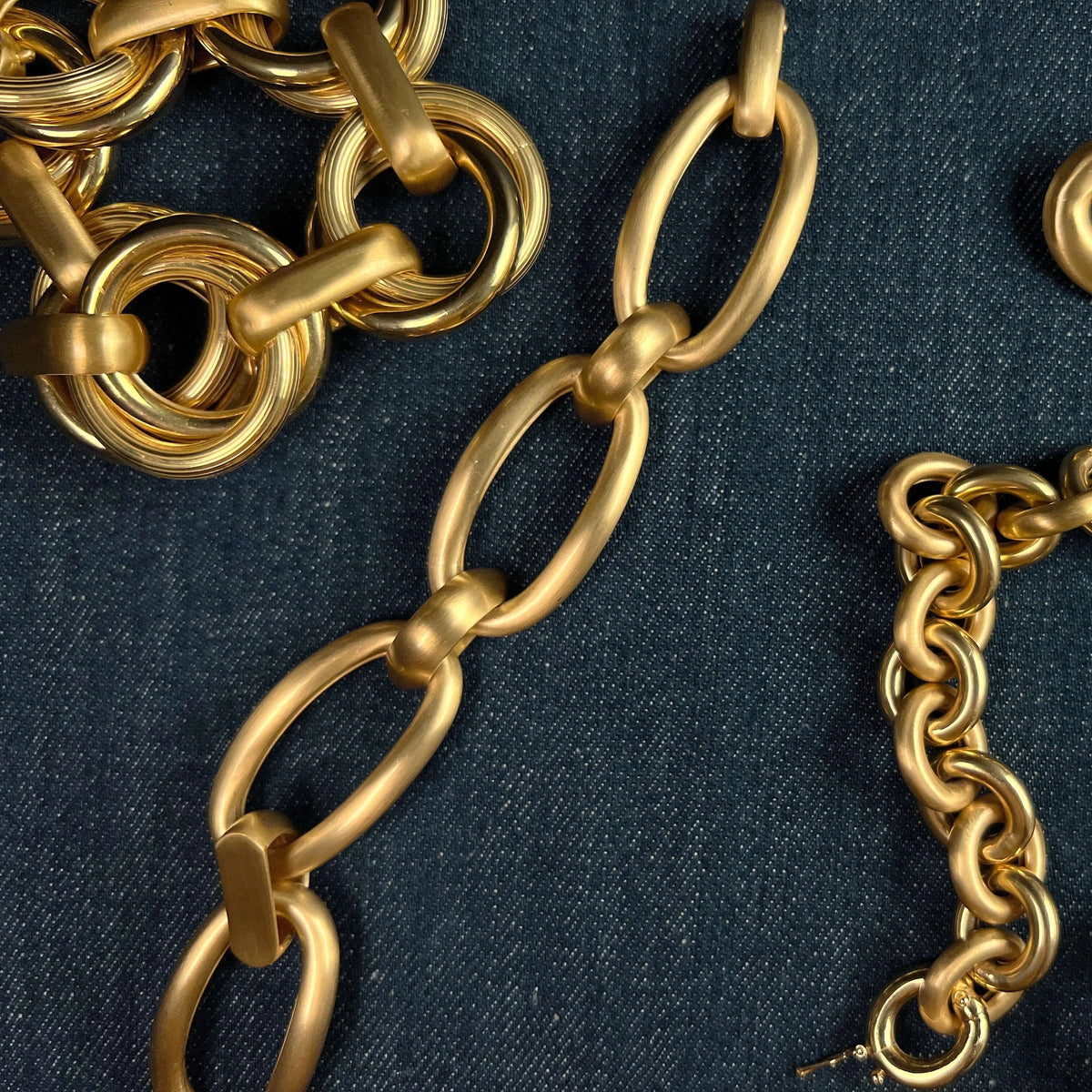 Złocona bransoleta Just Gold z owalnymi satynowymi ogniwami