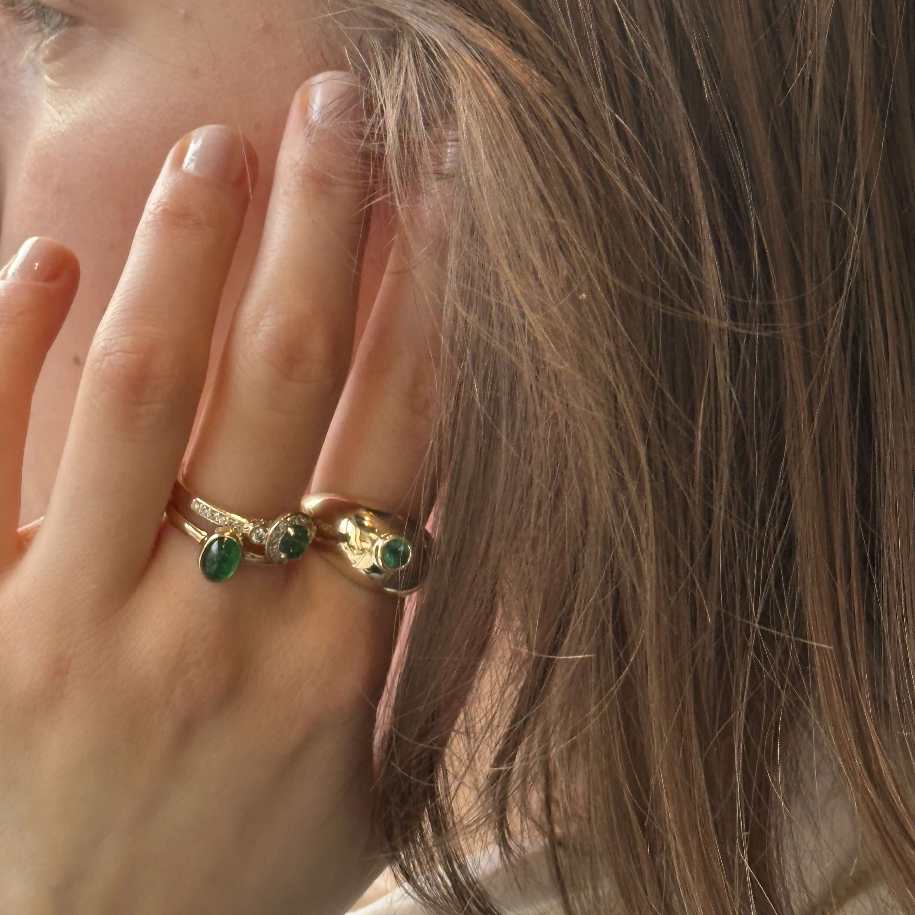 Gold ring with sapphire / emerald and diamonds
