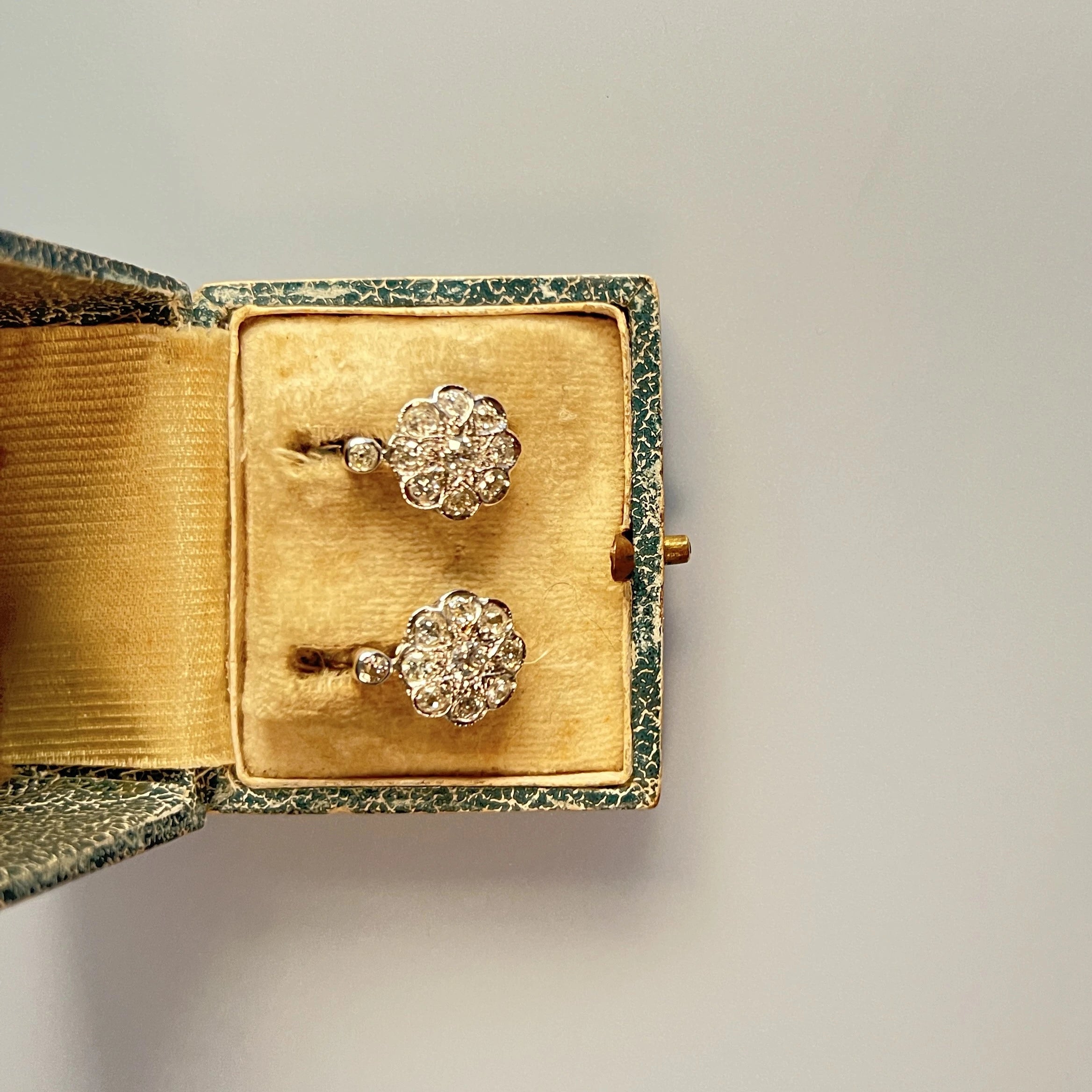 Złote kolczyki Daisy z diamentami, Modern Vintage