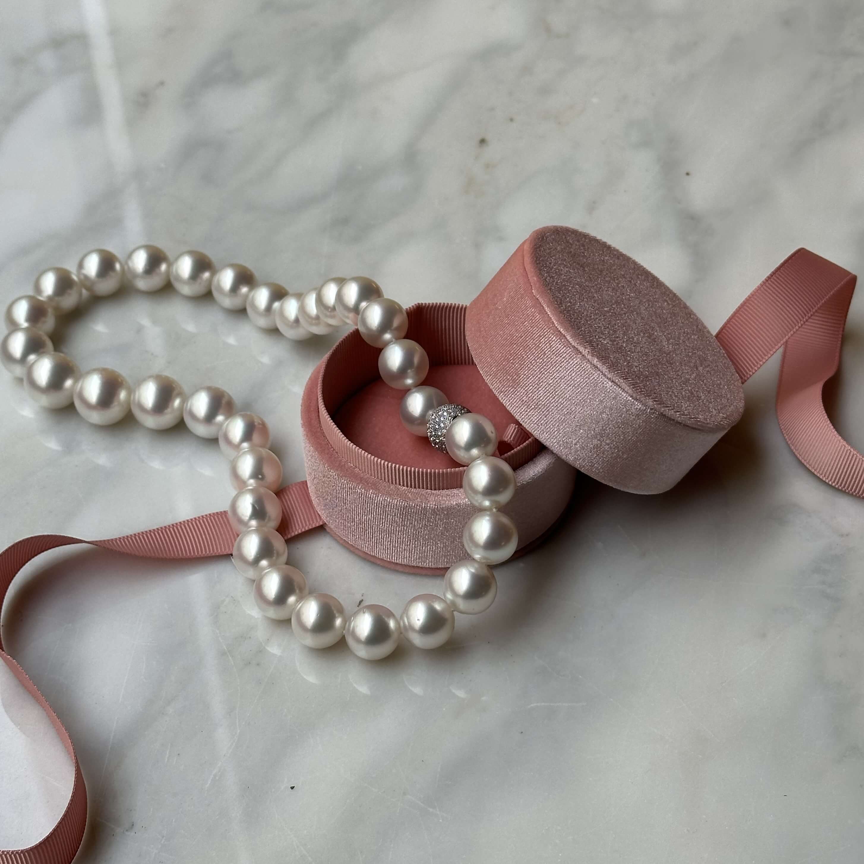 Golden necklace with South Sea pearls, Vintage