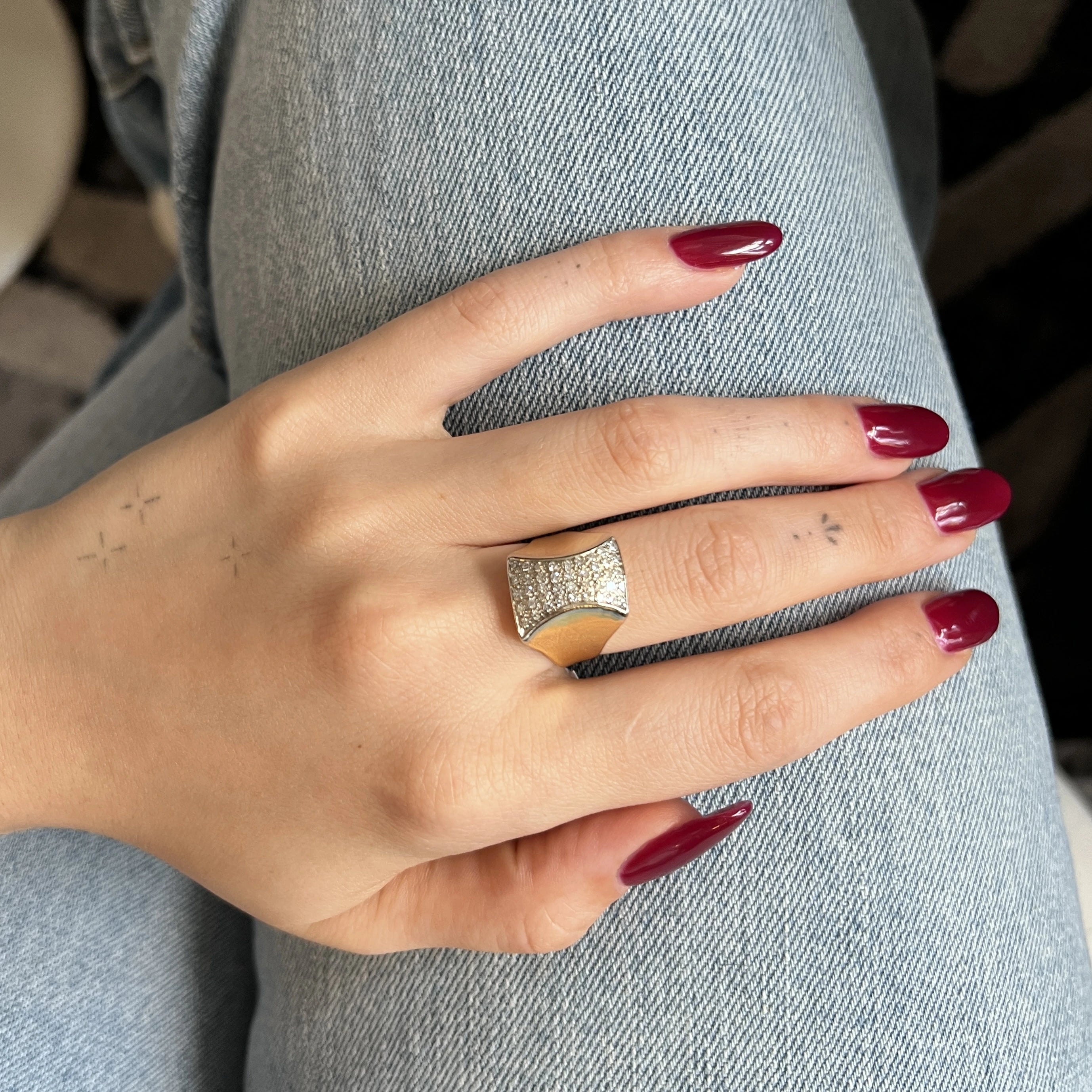 Gold signet ring with diamonds, Vintage