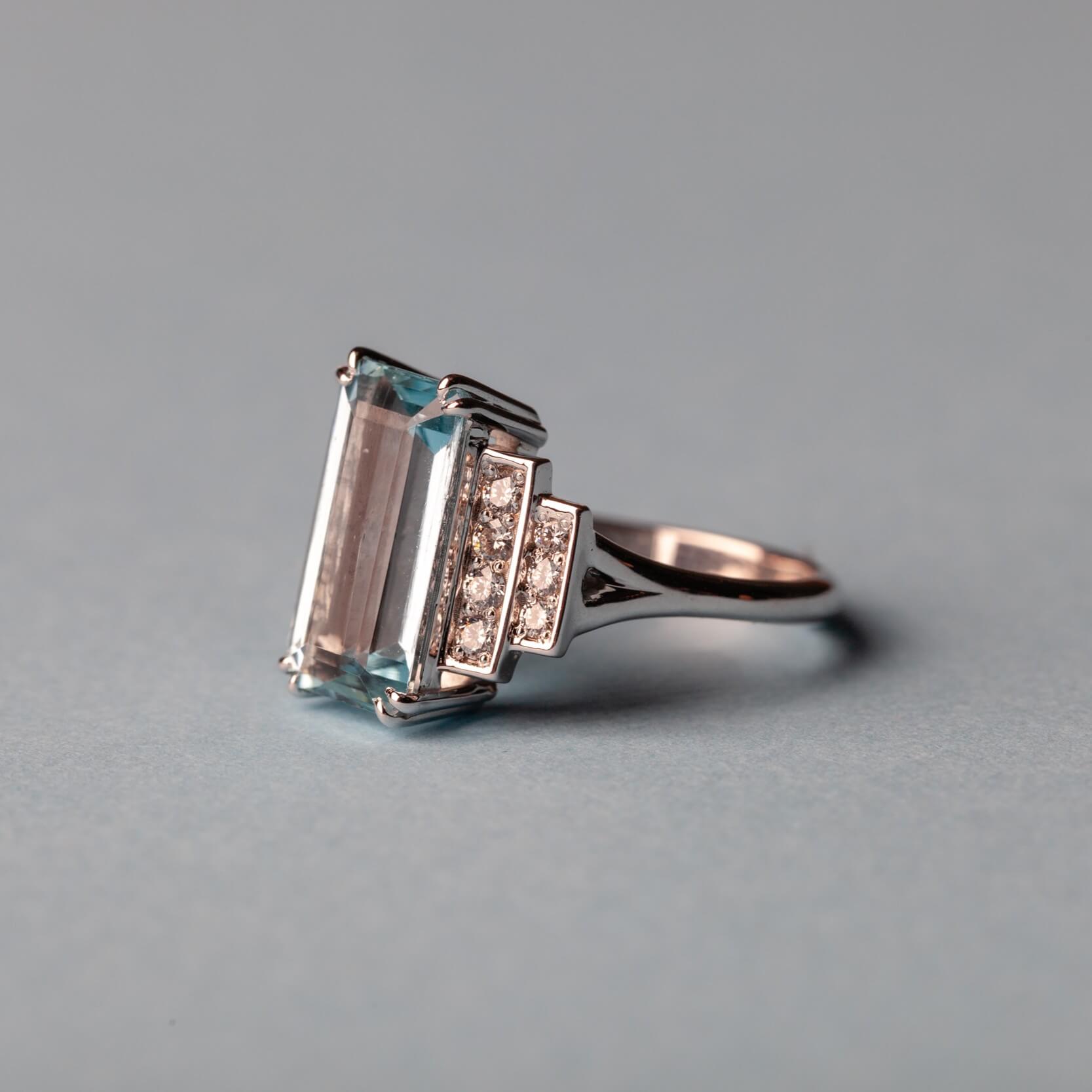 Złoty pierścionek z akwamarynem 3 ct i diamentami