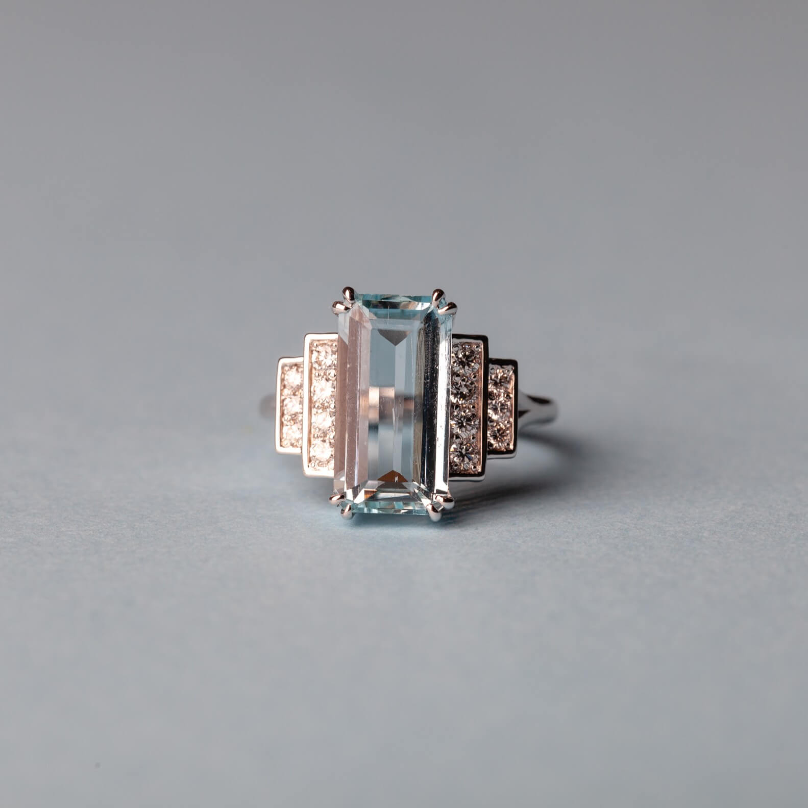 Gold ring with a 3 ct aquamarine and diamonds