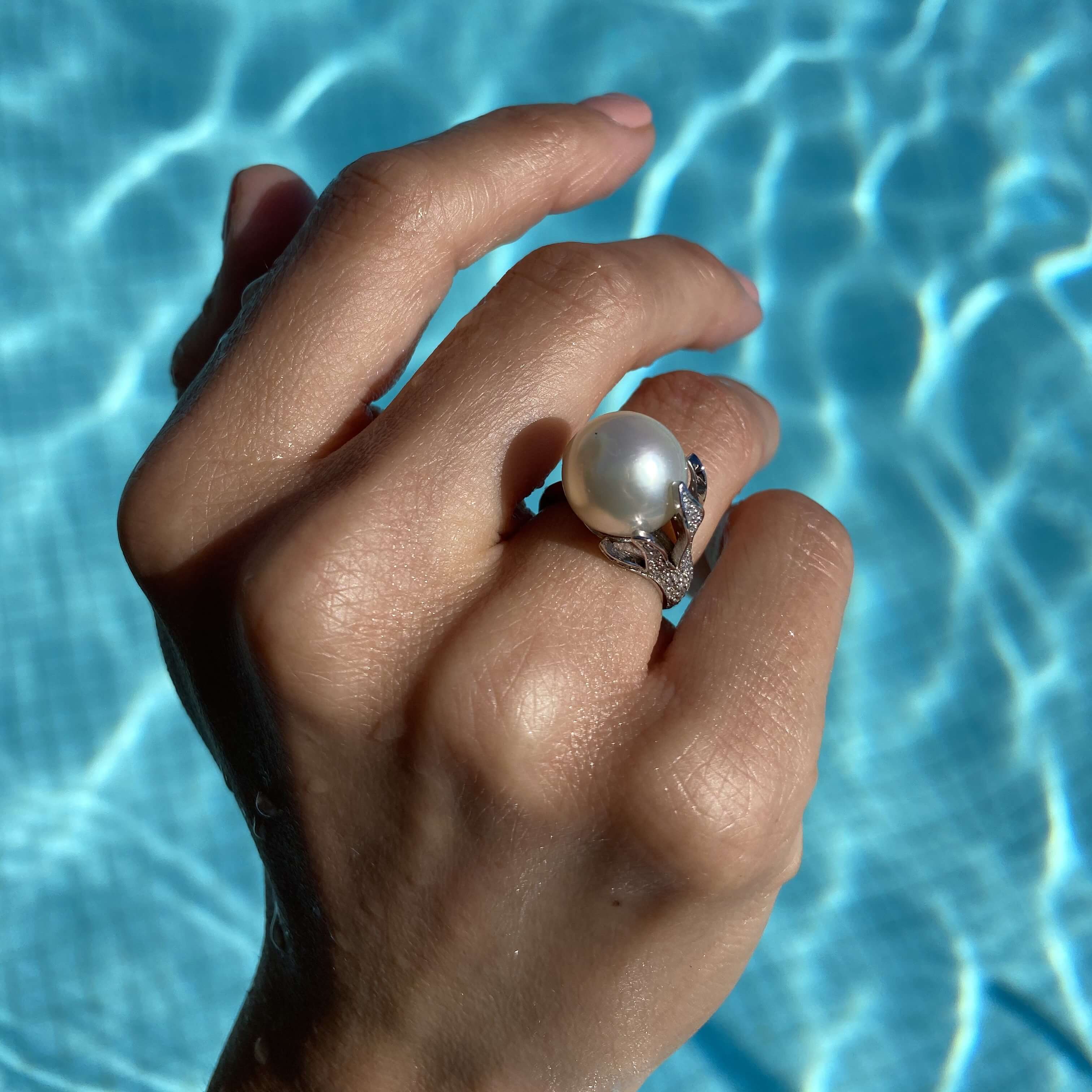 Seafood gold ring with a South Sea saltwater pearl and diamonds