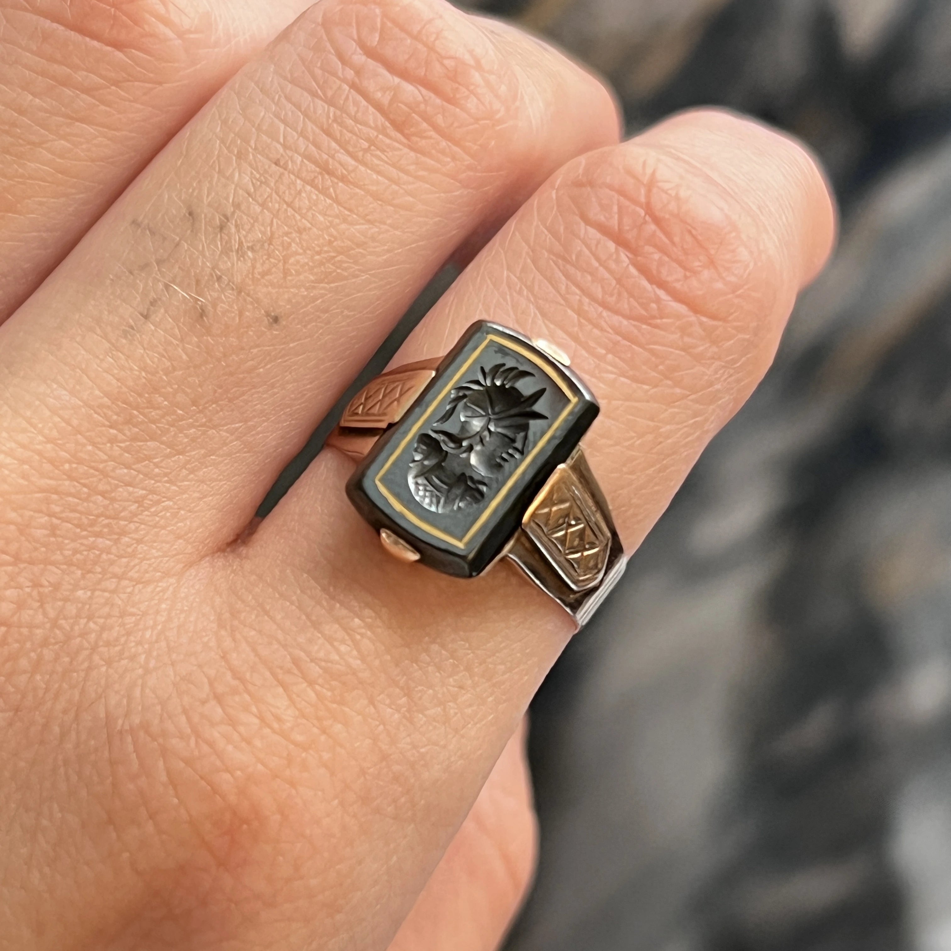 Gold signet ring with black onyx, Art Deco 1930s.