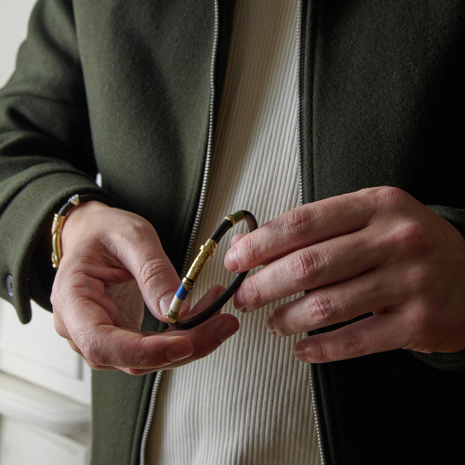 Leather bracelet with gold elements and silk threads