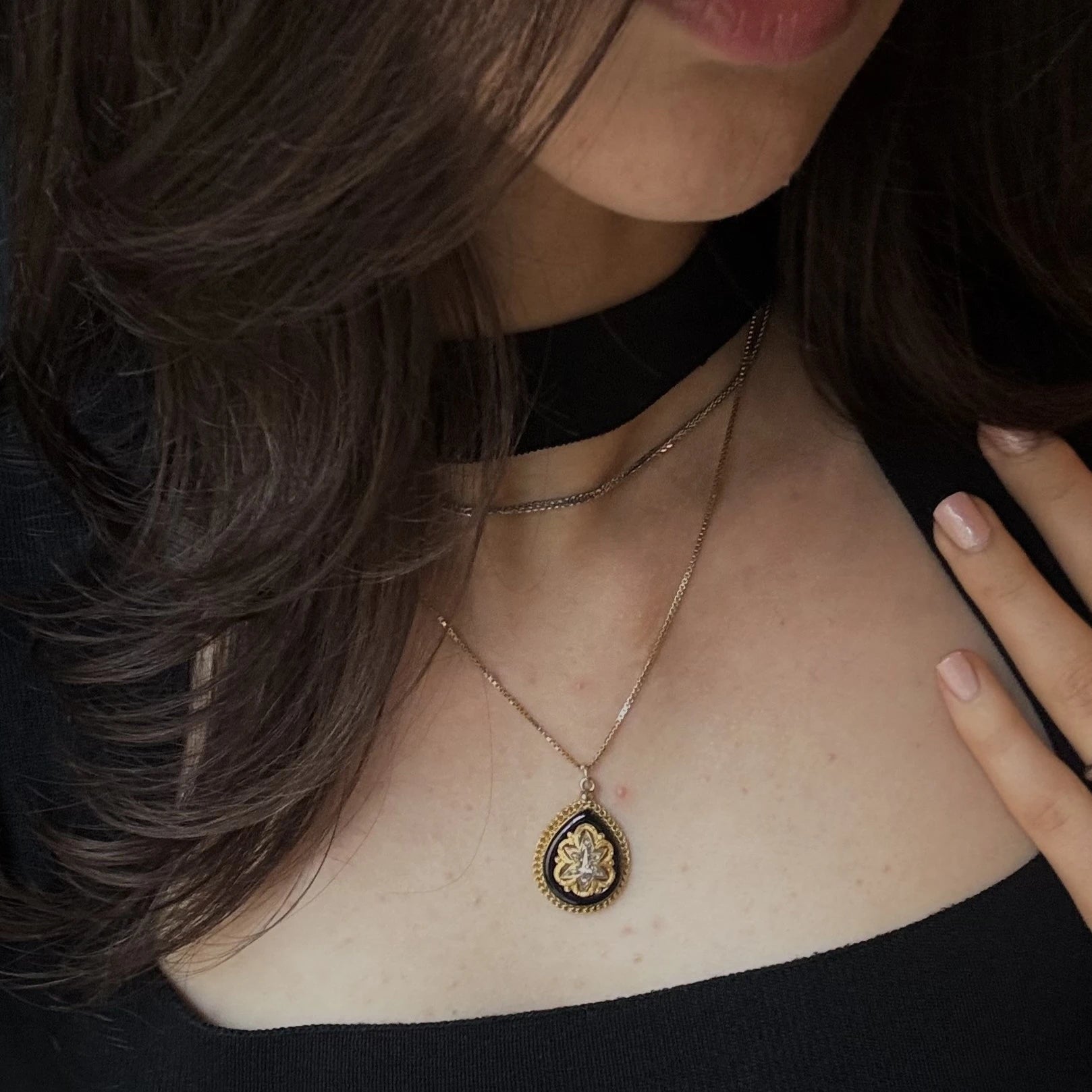 Gold pendant with diamonds and enamel, 1st half of the 20th century.
