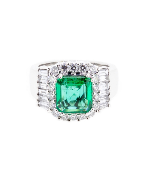 Gold ring with emerald and diamonds - 1