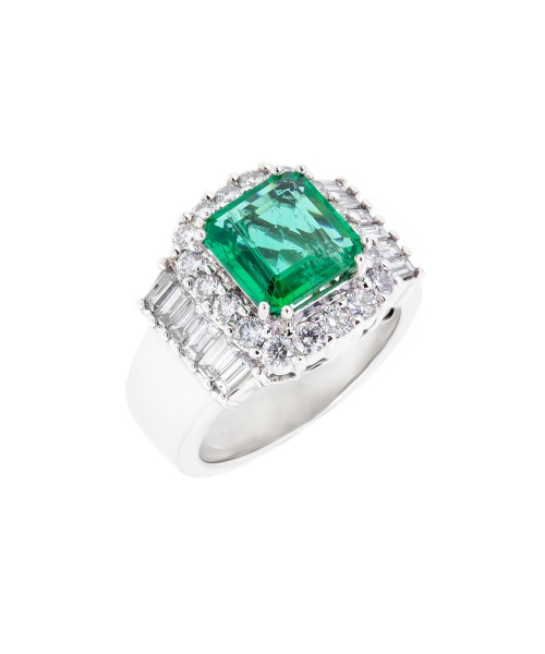 Gold ring with emerald and diamonds - 2