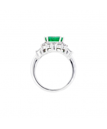 Gold ring with emerald and diamonds - 3